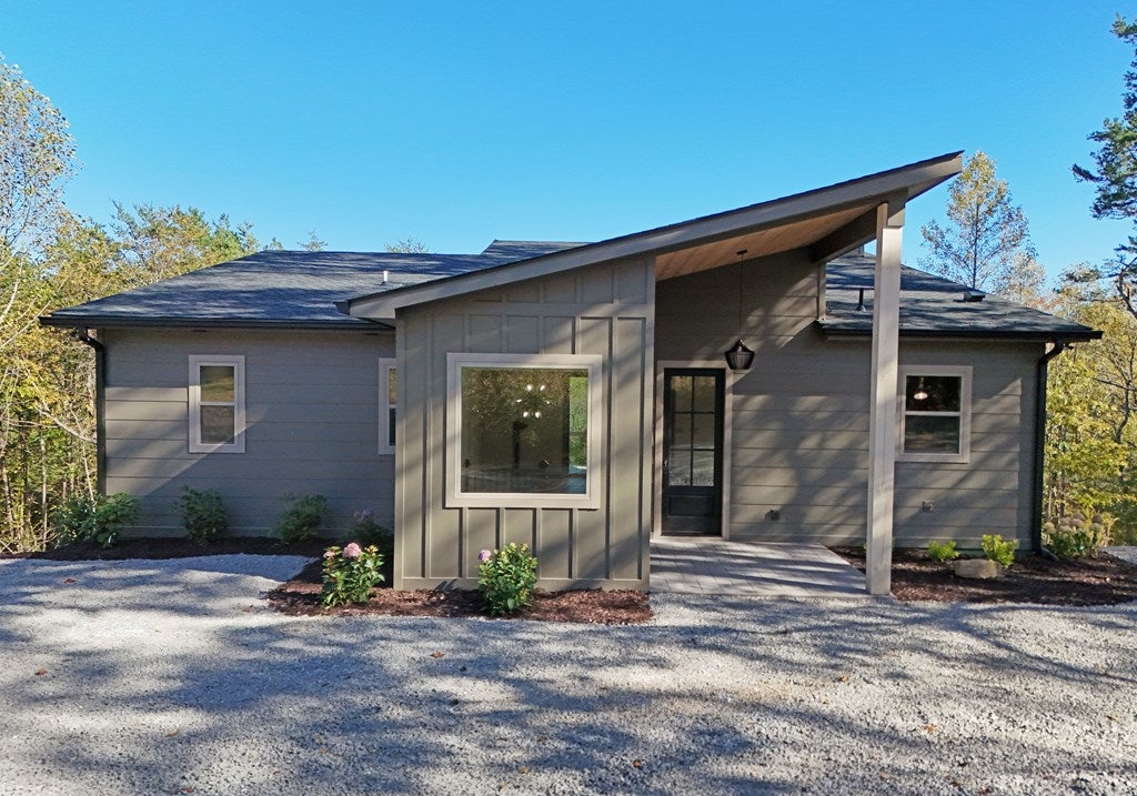 Hayesville, North Carolina, 28904, United States, 3 Bedrooms Bedrooms, ,4 BathroomsBathrooms,Residential,For Sale,1839913