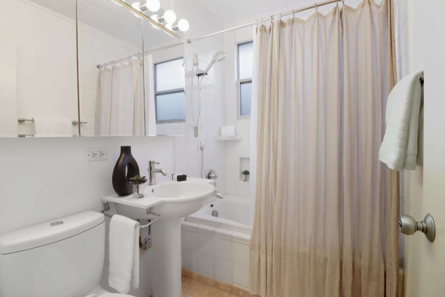 Cupertino, California, 95014, United States, 4 Bedrooms Bedrooms, ,2 BathroomsBathrooms,Residential,For Sale,1986289