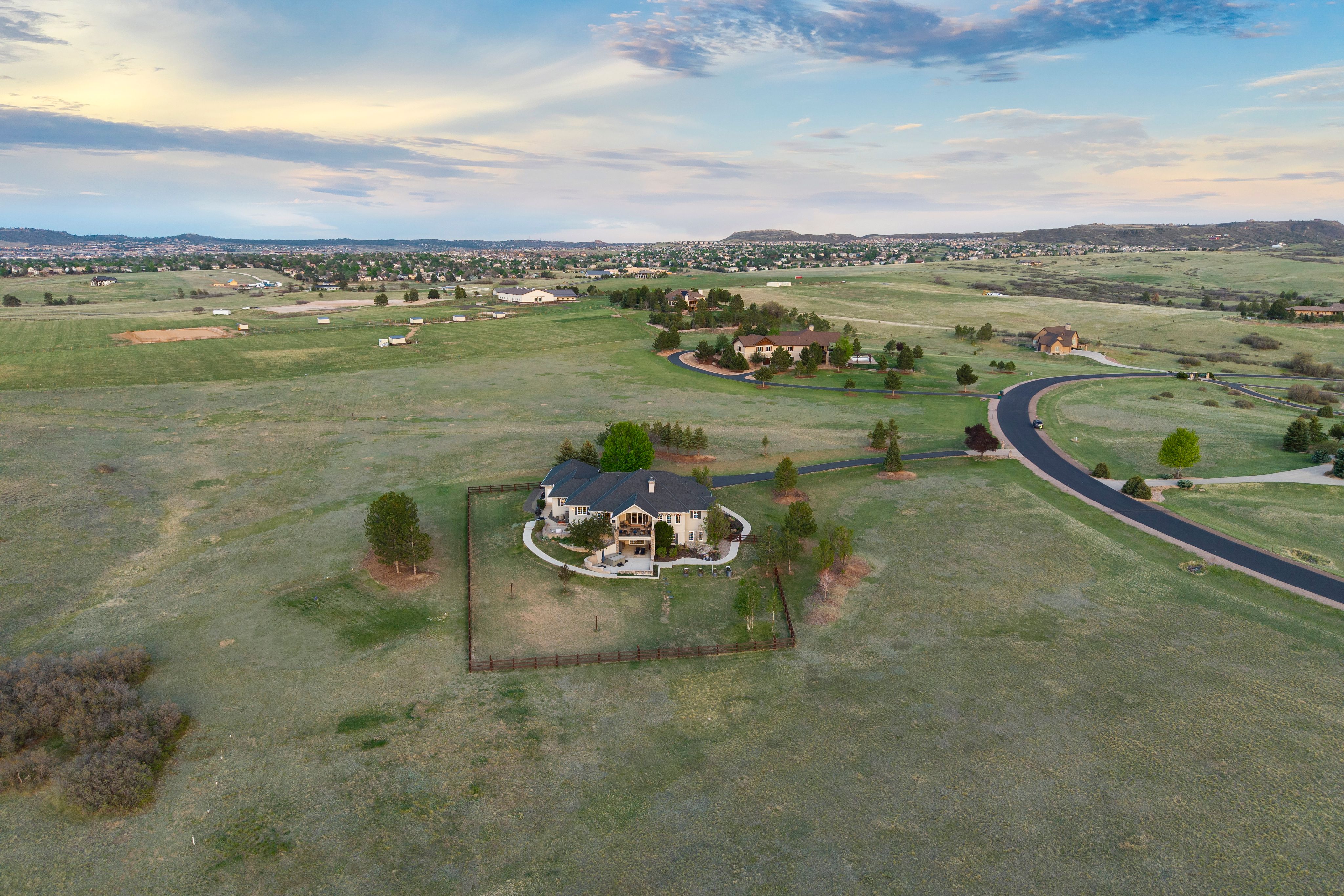  Set on five scenic acres with sweeping Front Range views - 物件實景