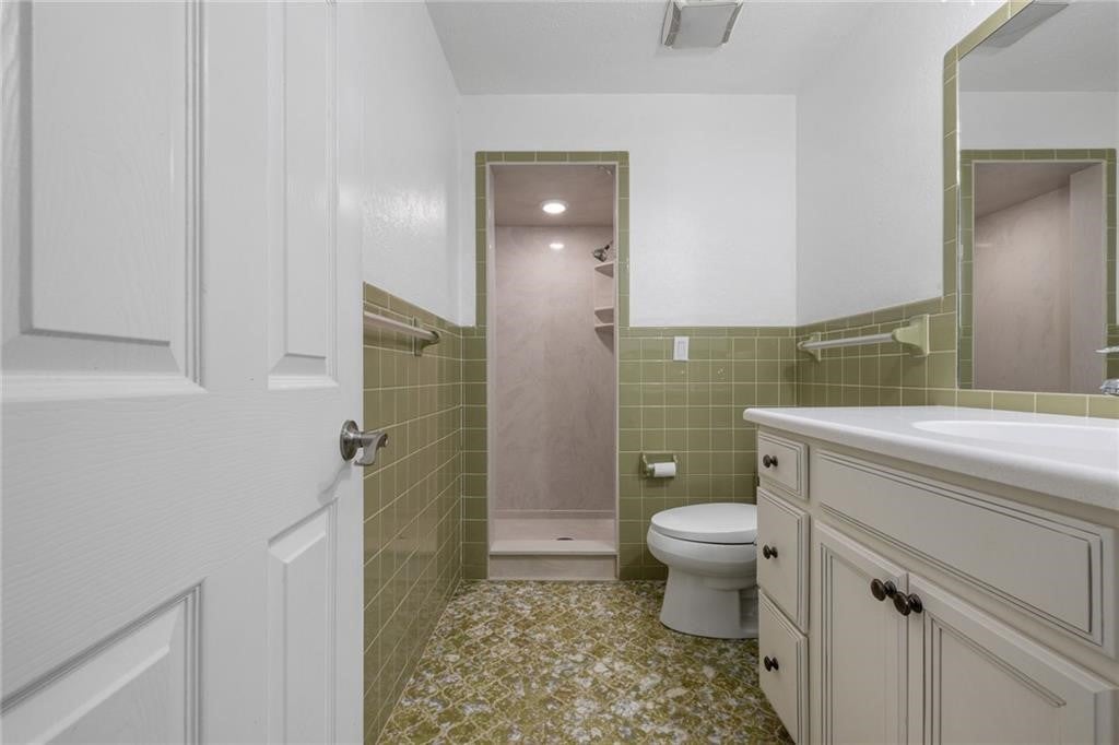 Harrison, Arkansas, 72601, United States, 4 Bedrooms Bedrooms, ,4 BathroomsBathrooms,Residential,For Sale,1993048