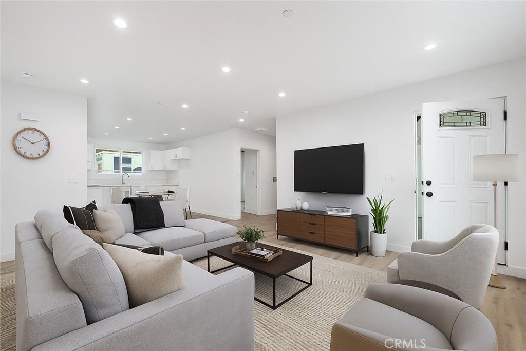 Los Angeles, California, 90011, United States, ,Residential,For Sale,1919891