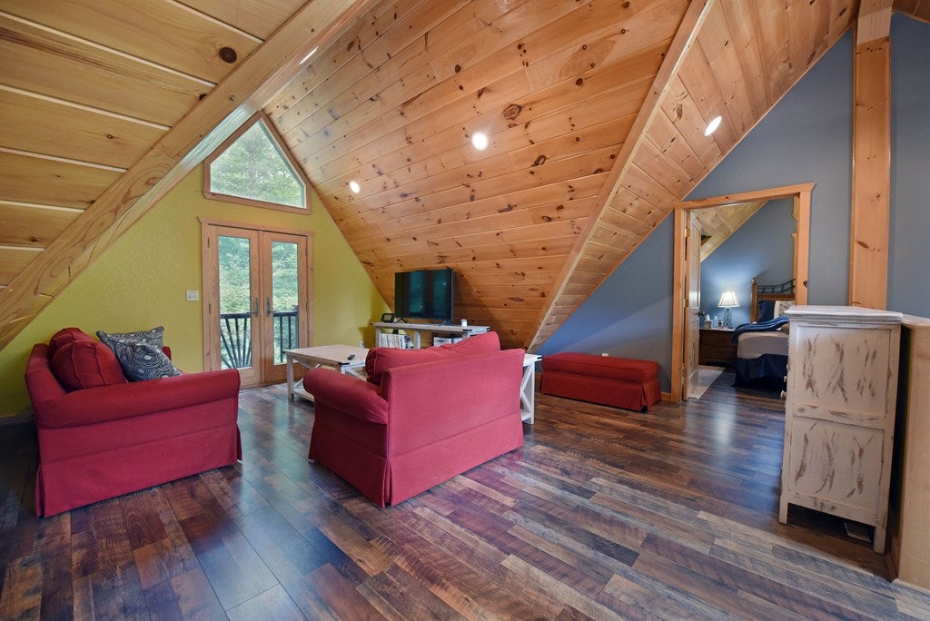 Blue Ridge, Georgia, 30513, United States, 4 Bedrooms Bedrooms, ,3 BathroomsBathrooms,Residential,For Sale,1889495