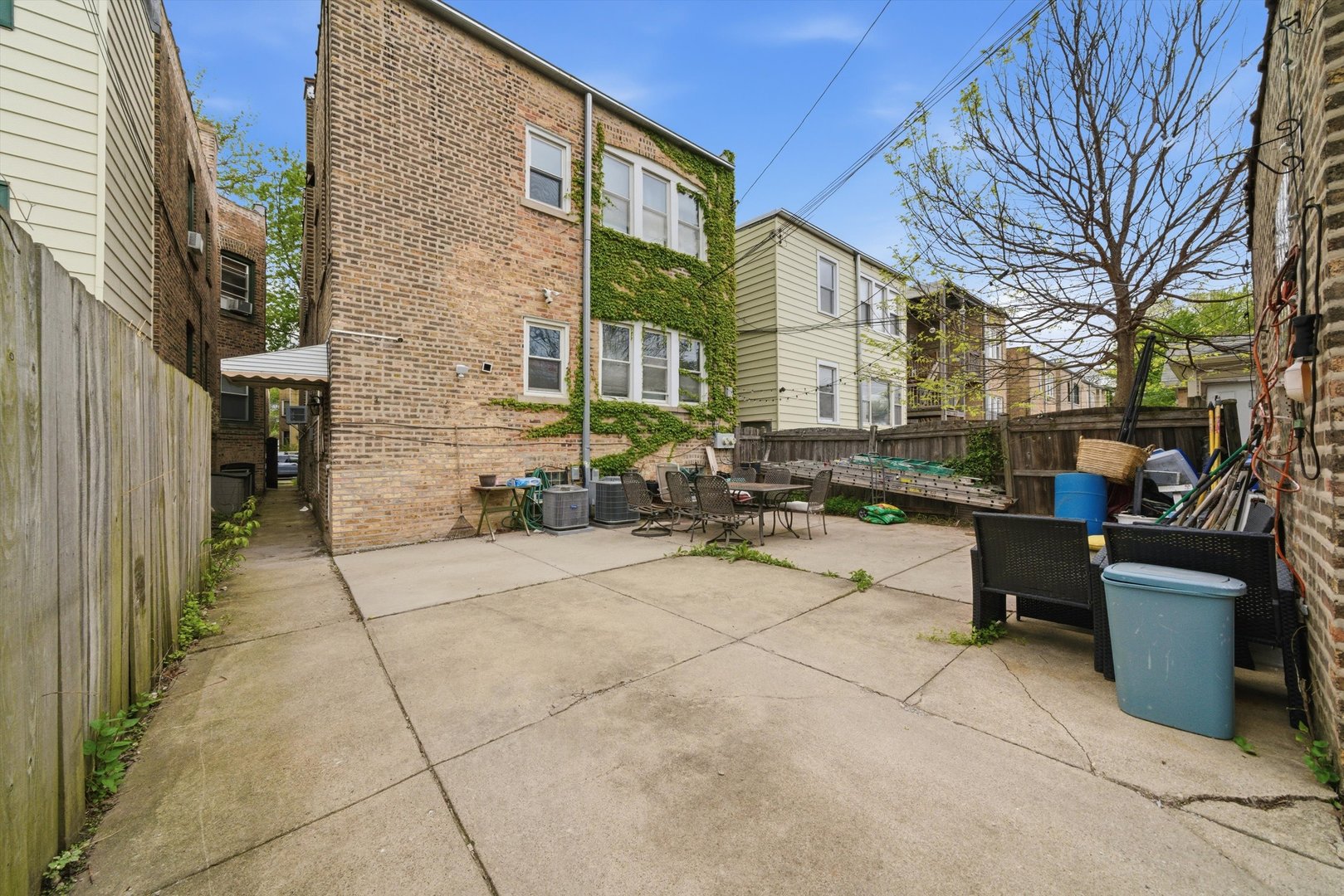Chicago, Illinois, 60659, United States, 9 Bedrooms Bedrooms, ,Residential,For Sale,2040474