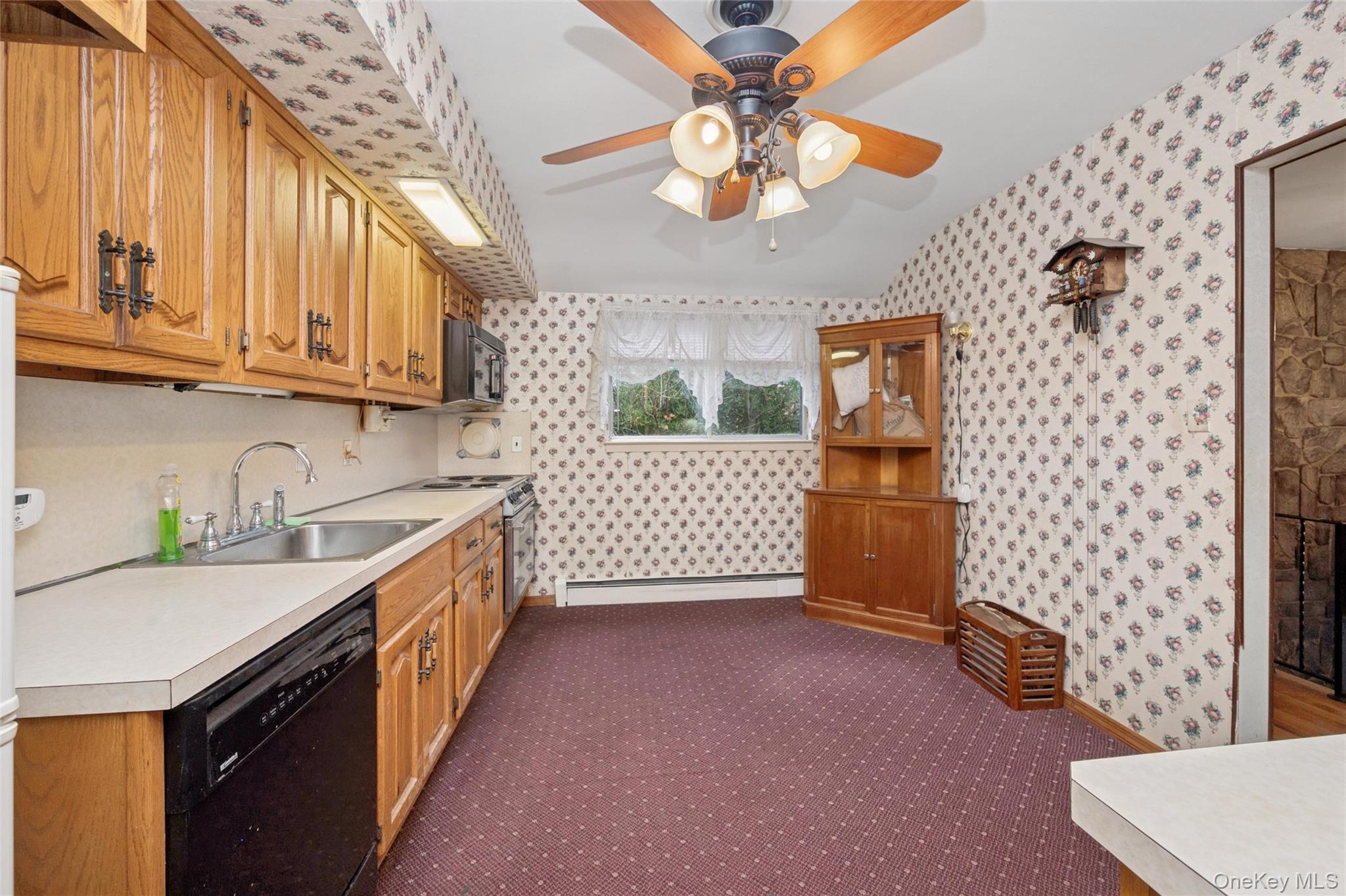 Hicksville, New York, 11801, United States, 4 Bedrooms Bedrooms, ,2 BathroomsBathrooms,Residential,For Sale,1990938