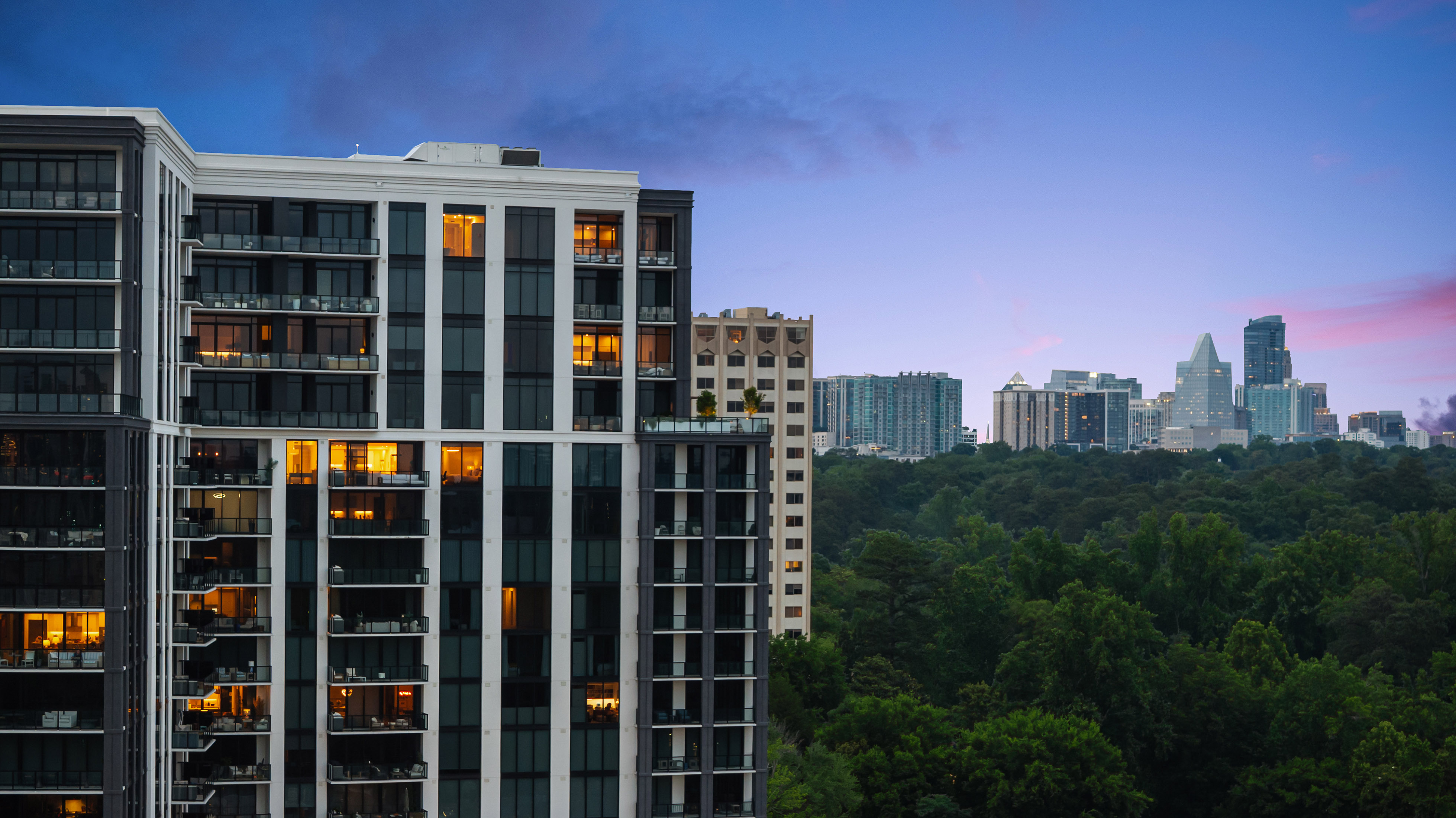  Elevated Design and Sweeping Skyline Views at The Dillon - 物件實景