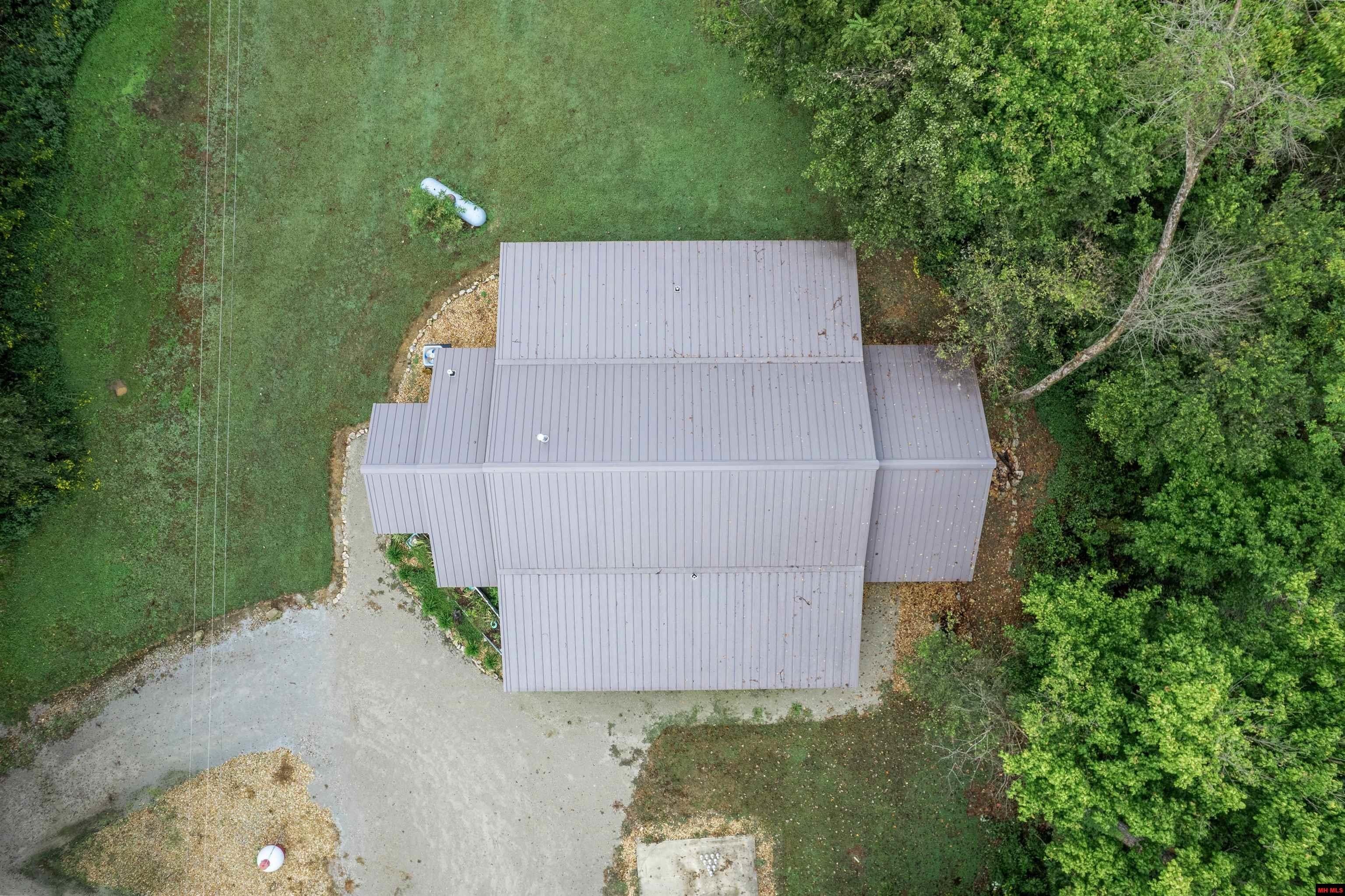 Norfork, Arkansas, 72658, United States, 4 Bedrooms Bedrooms, ,4 BathroomsBathrooms,Residential,For Sale,1976575