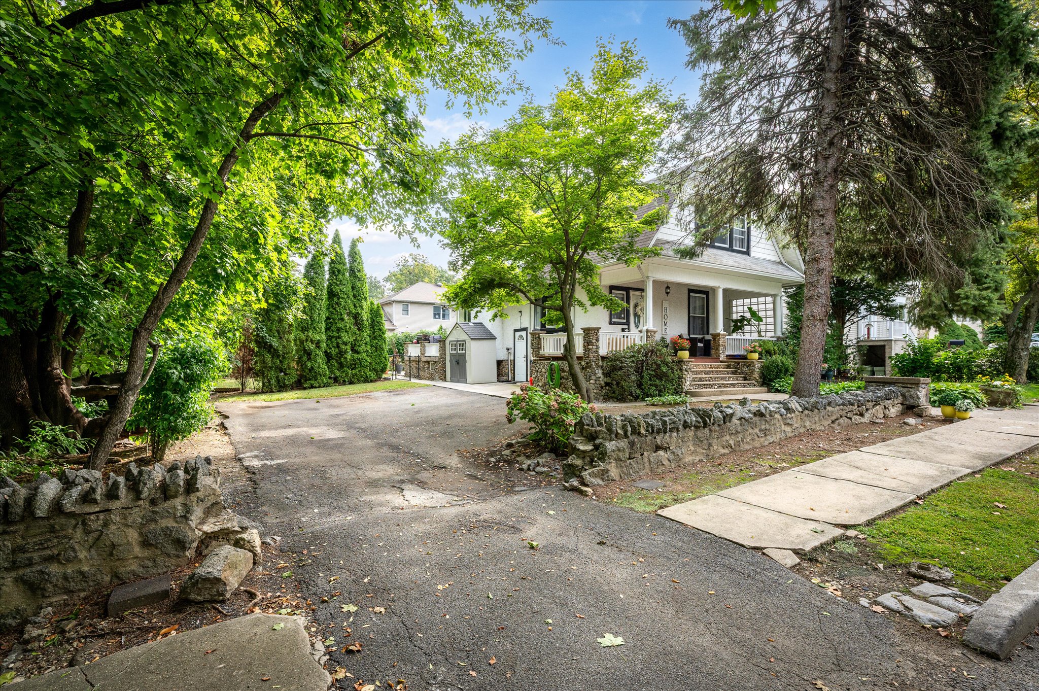  737 Bradley Street - 物件實景