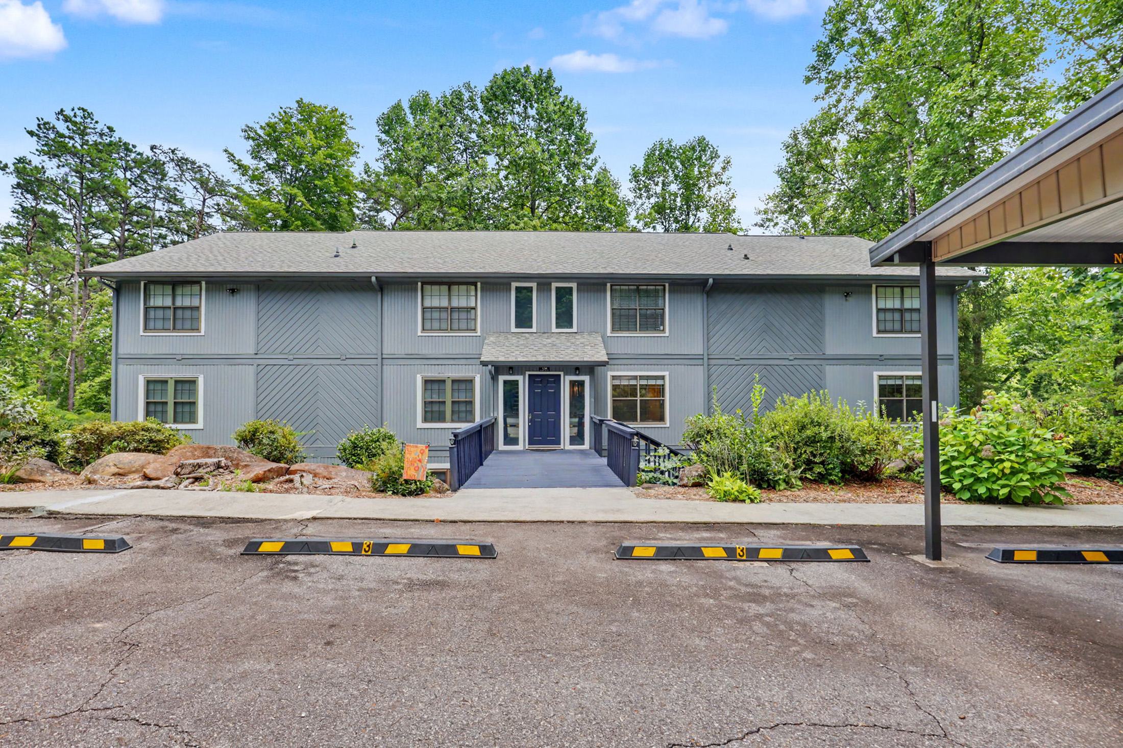 Stornoway Dr, Clayton, GA 30525