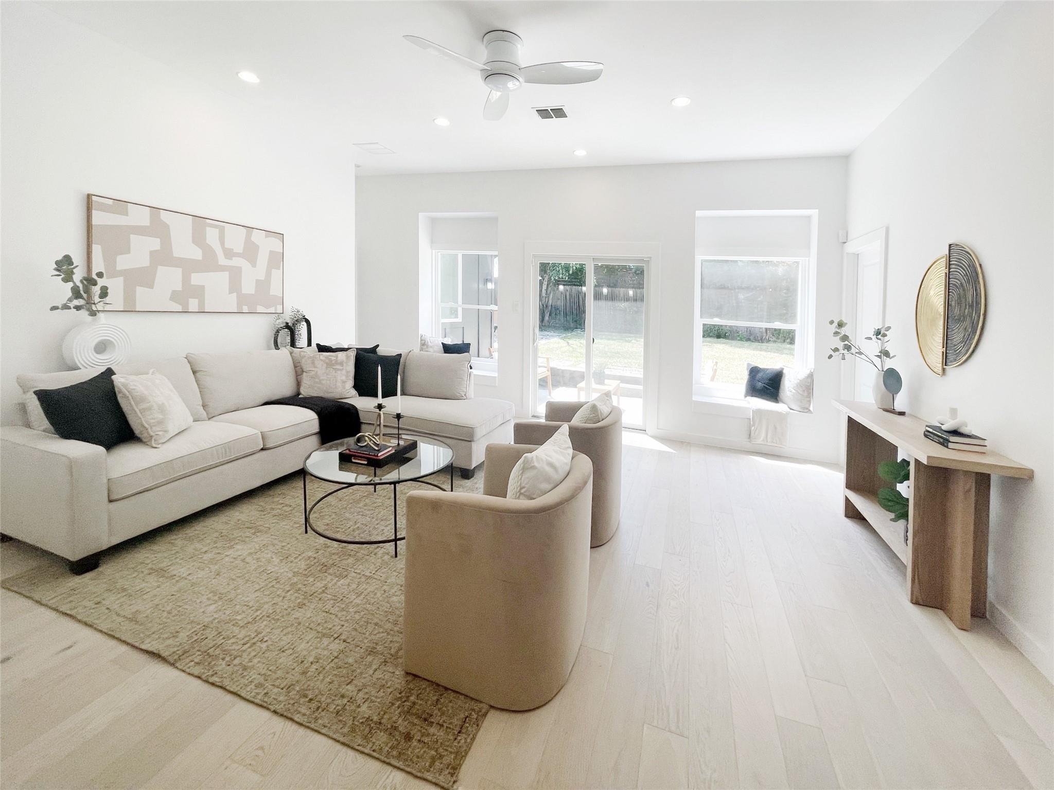 Austin, Texas, 78731, United States, 4 Bedrooms Bedrooms, ,3 BathroomsBathrooms,Residential,For Sale,1885336