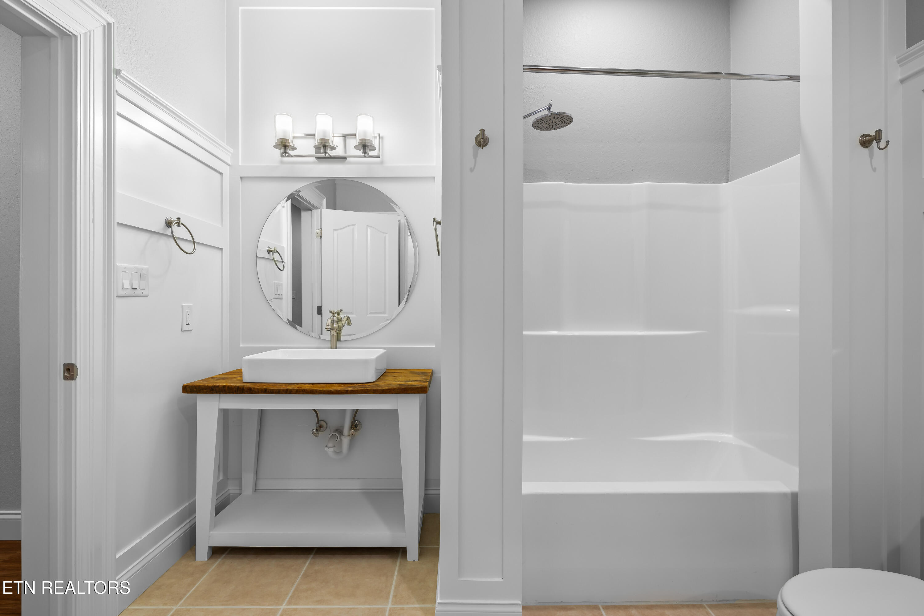 Maryville, Tennessee, 37803, United States, 4 Bedrooms Bedrooms, ,5 BathroomsBathrooms,Residential,For Sale,1984597