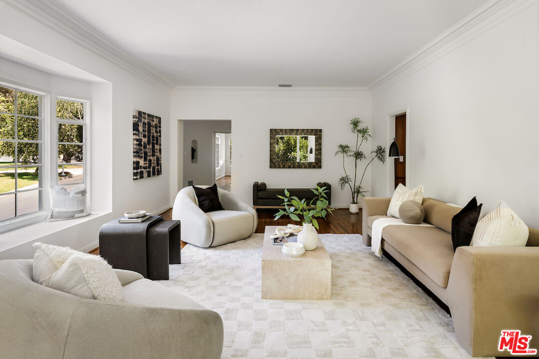 Los Angeles, California, 90068, United States, 4 Bedrooms Bedrooms, ,4 BathroomsBathrooms,Residential,For Sale,1938663