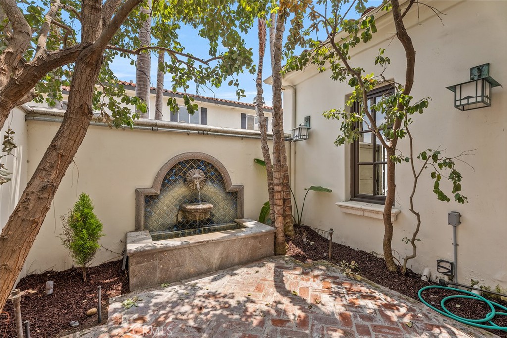 Newport Beach, California, 92663, United States, 5 Bedrooms Bedrooms, ,4 BathroomsBathrooms,Residential,For Sale,1848621