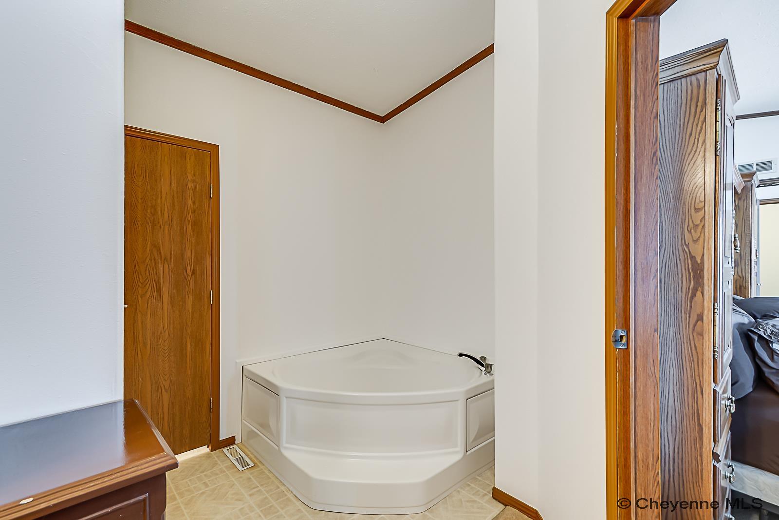Cheyenne, Wyoming, 82009, United States, 3 Bedrooms Bedrooms, ,2 BathroomsBathrooms,Residential,For Sale,1826400