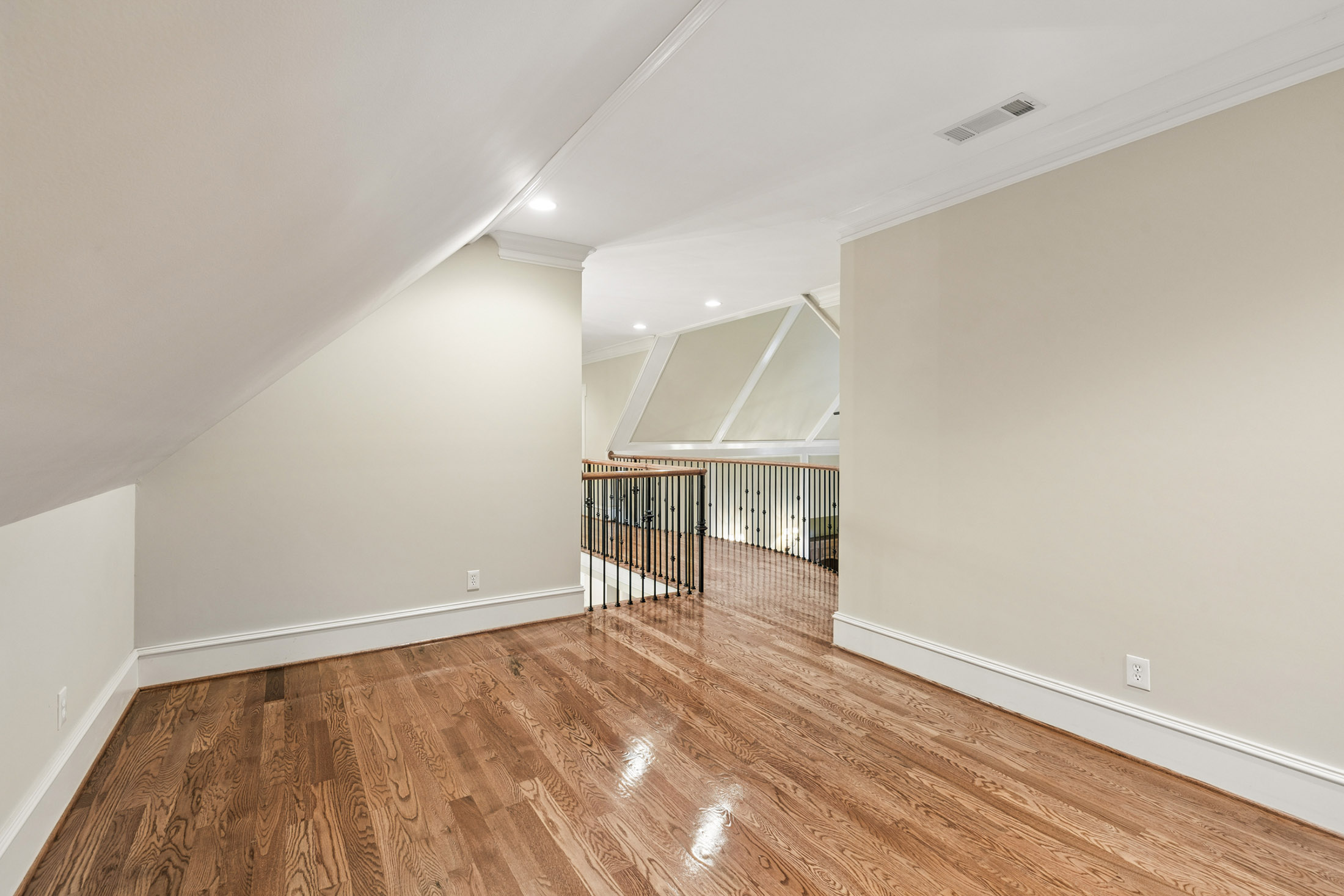  A Rare Opportunity to Enjoy Estate-Style Living in Sought-After Woodstock - 物件實景