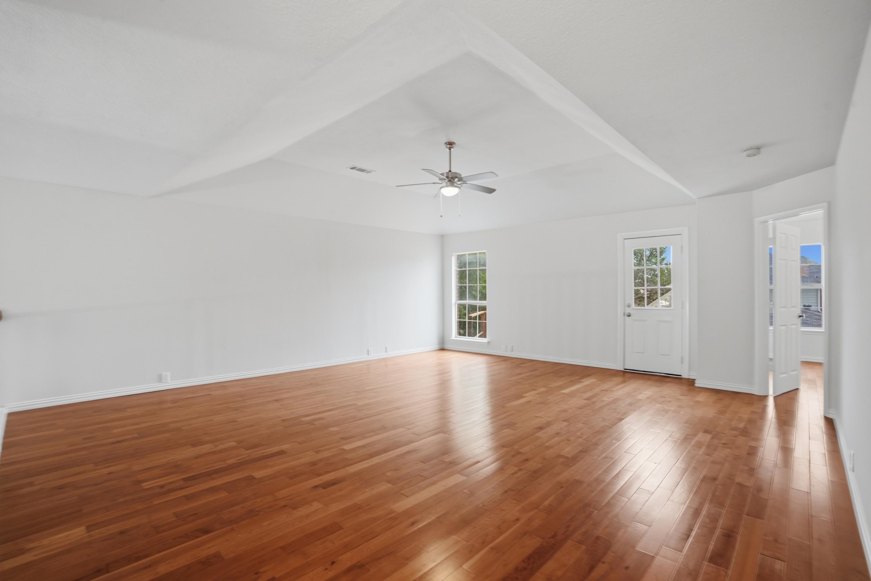  5/2.2 Home with Pool in Plano - 物件實景