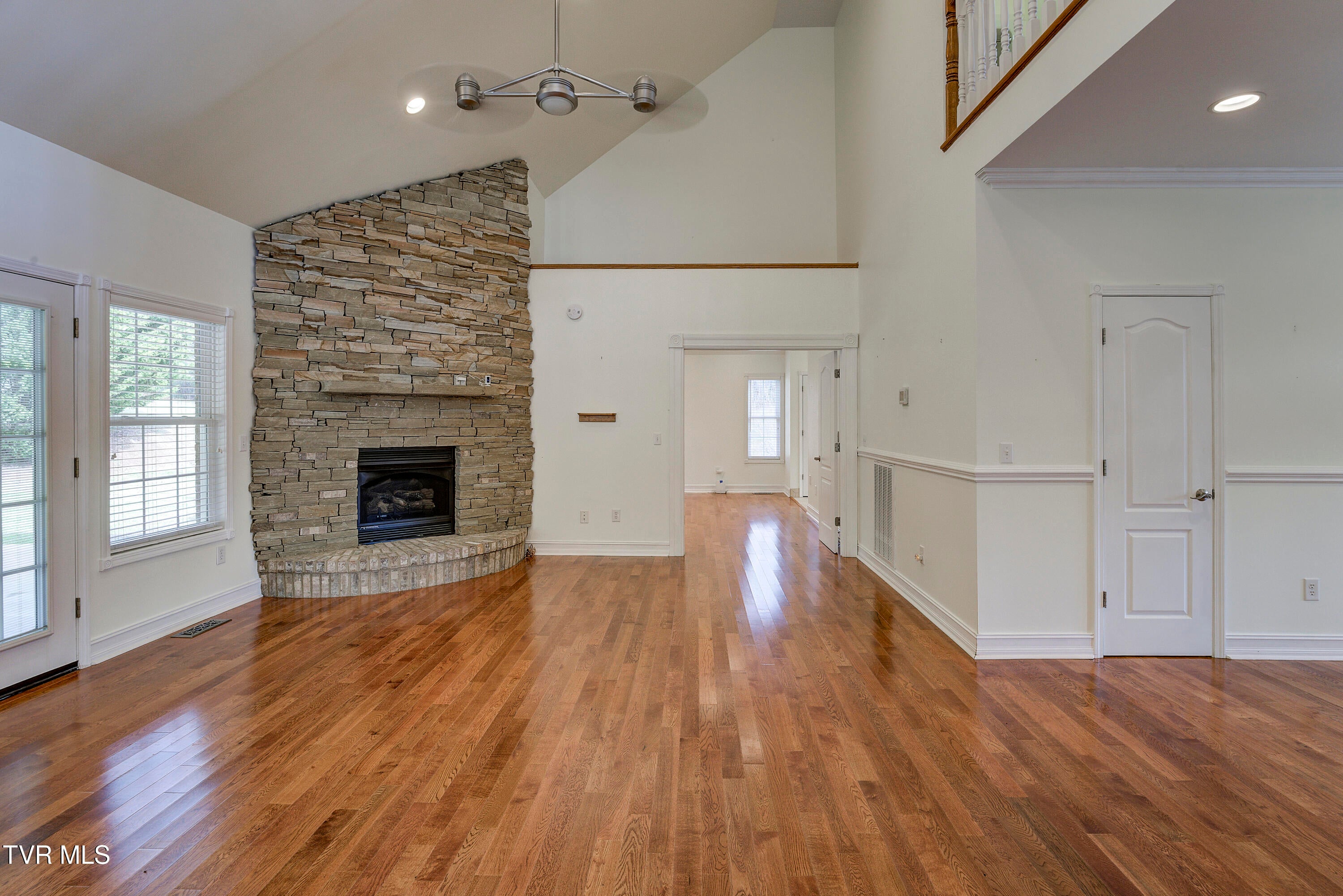 Bristol, Tennessee, 37620, United States, 4 Bedrooms Bedrooms, ,4 BathroomsBathrooms,Residential,For Sale,2001712