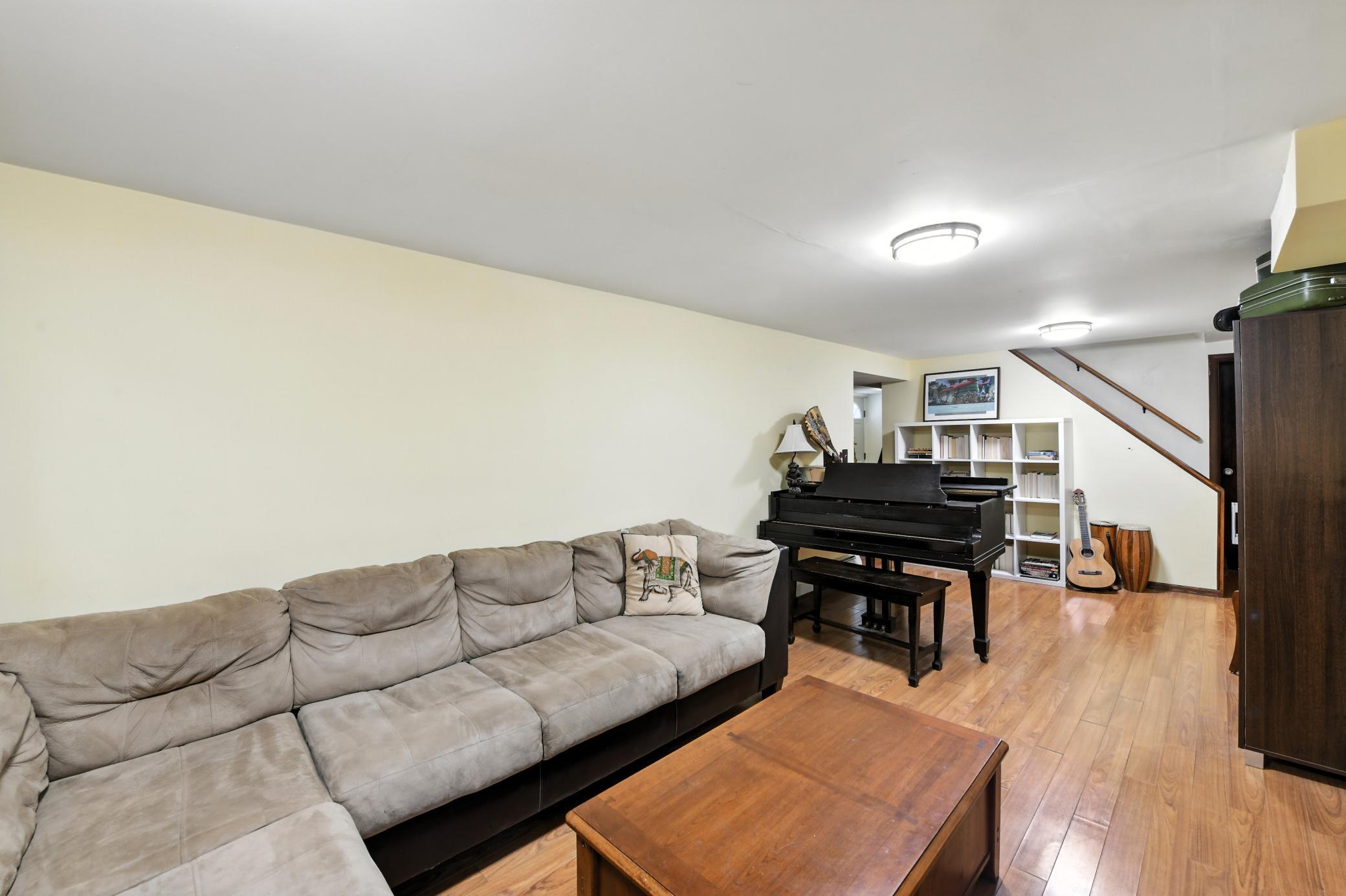 Minneapolis, Minnesota, 55405, United States, 4 Bedrooms Bedrooms, ,1 BathroomBathrooms,Residential,For Sale,1905898