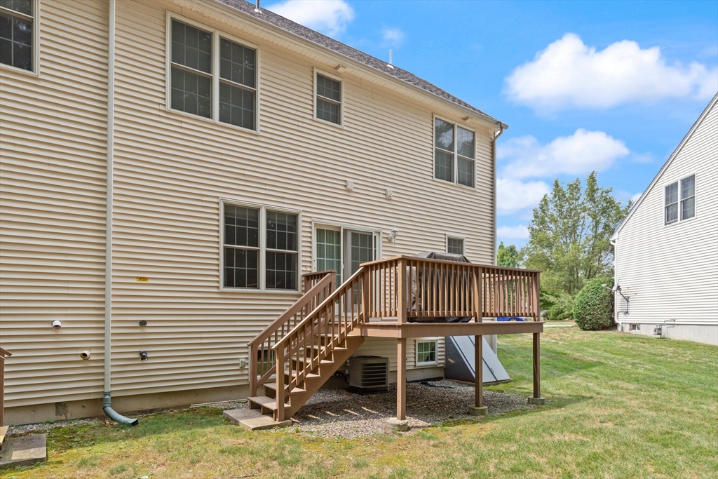 Upton, Massachusetts, 01568, United States, 3 Bedrooms Bedrooms, ,3 BathroomsBathrooms,Residential,For Sale,1912549