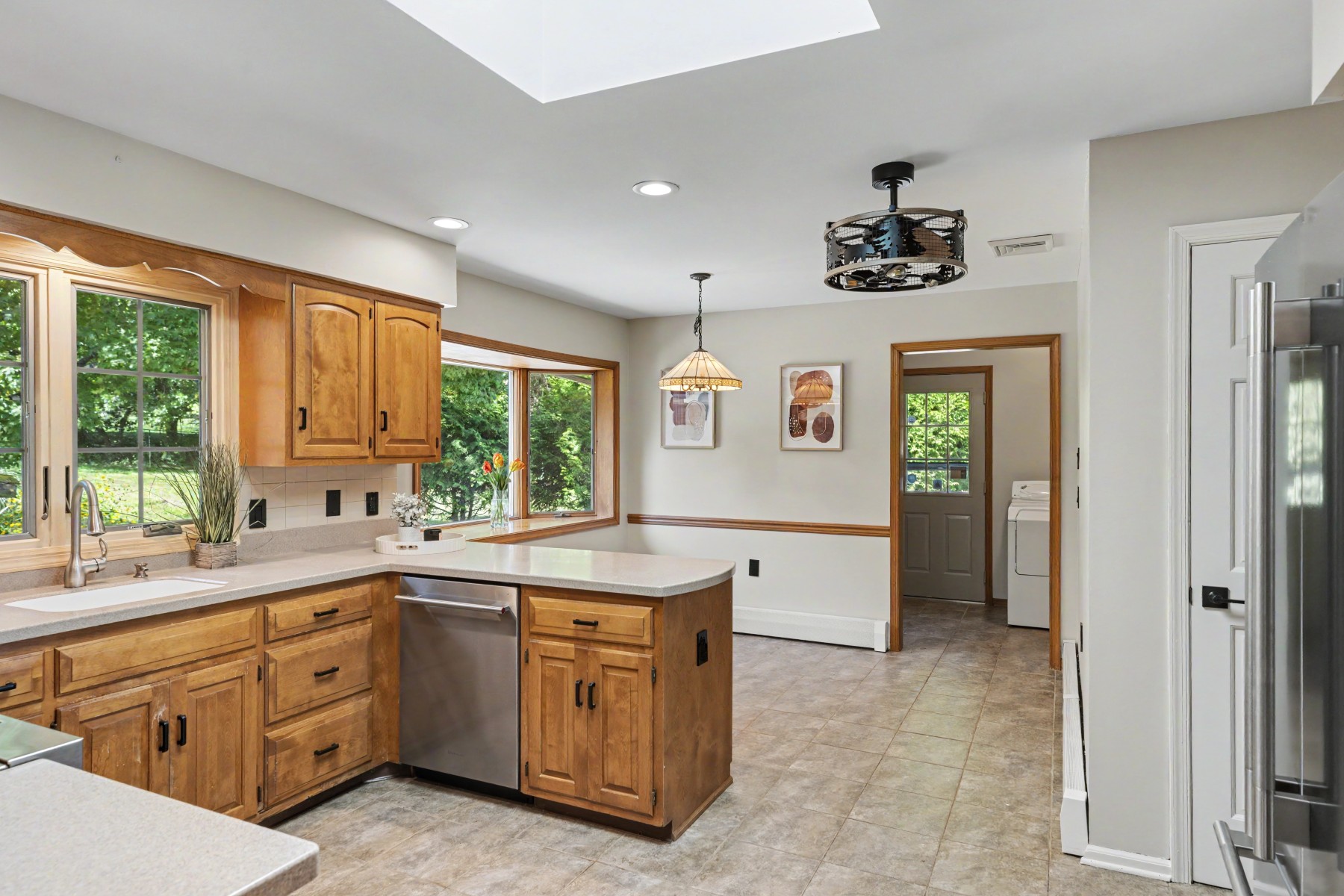  Thoughtfully Improved Ranch Home Tucked Away on 6.3 Private Acres - 物件實景