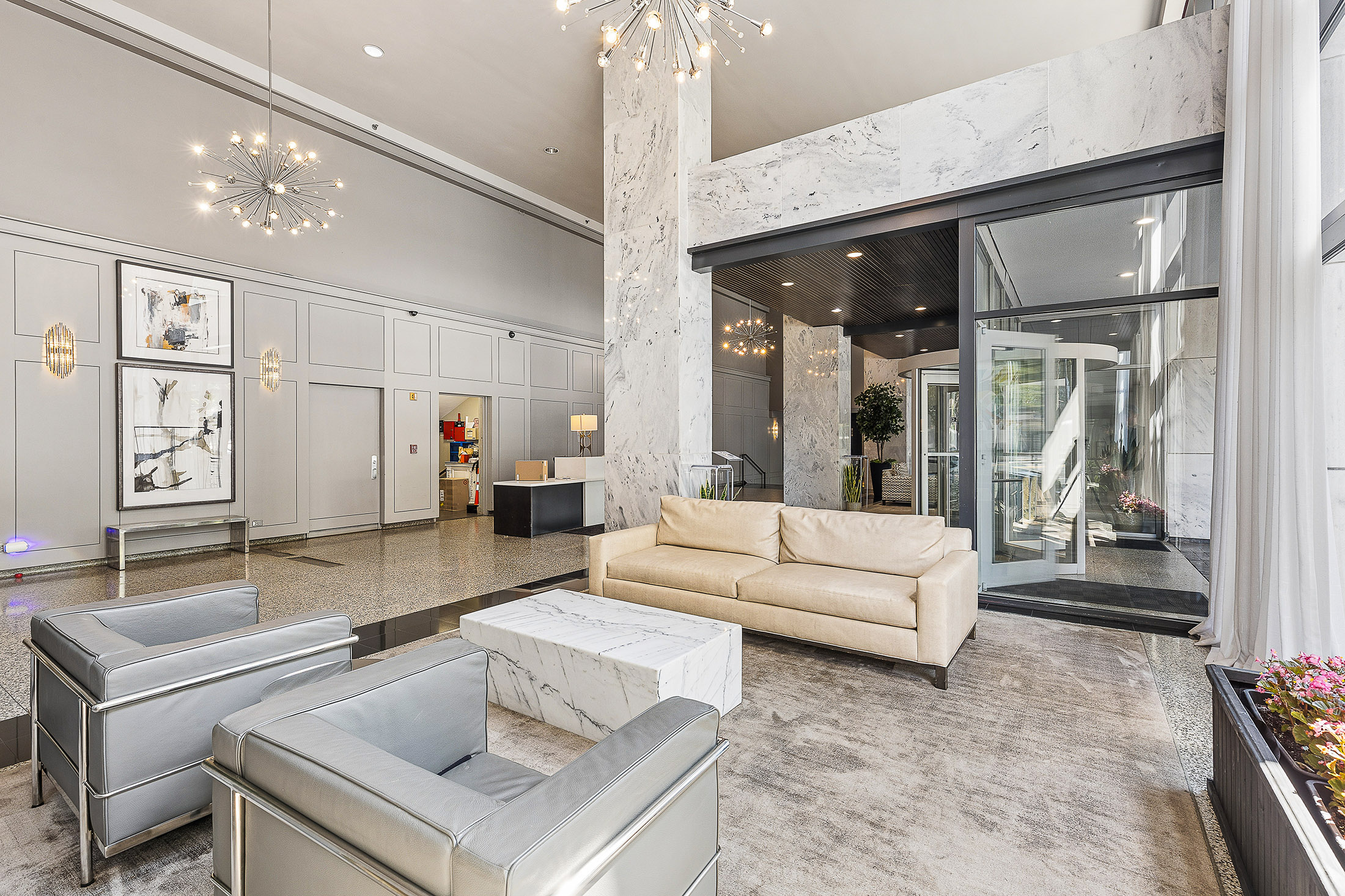  Top Floor Living, Sweeping City Views and Midtown at Your Doorstep - 物件實景