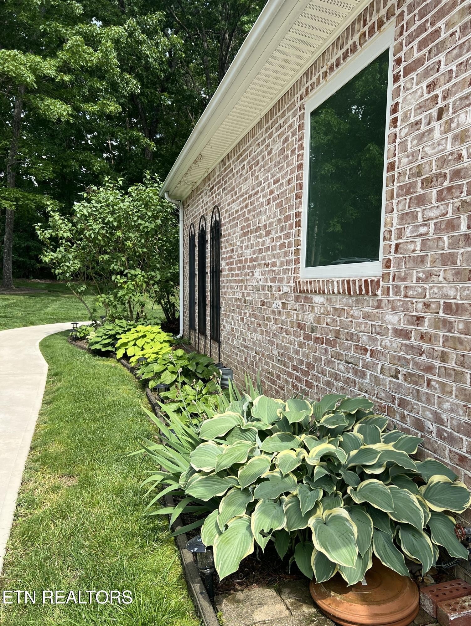 Crossville, Tennessee, 38555, United States, 3 Bedrooms Bedrooms, ,2 BathroomsBathrooms,Residential,For Sale,2008163