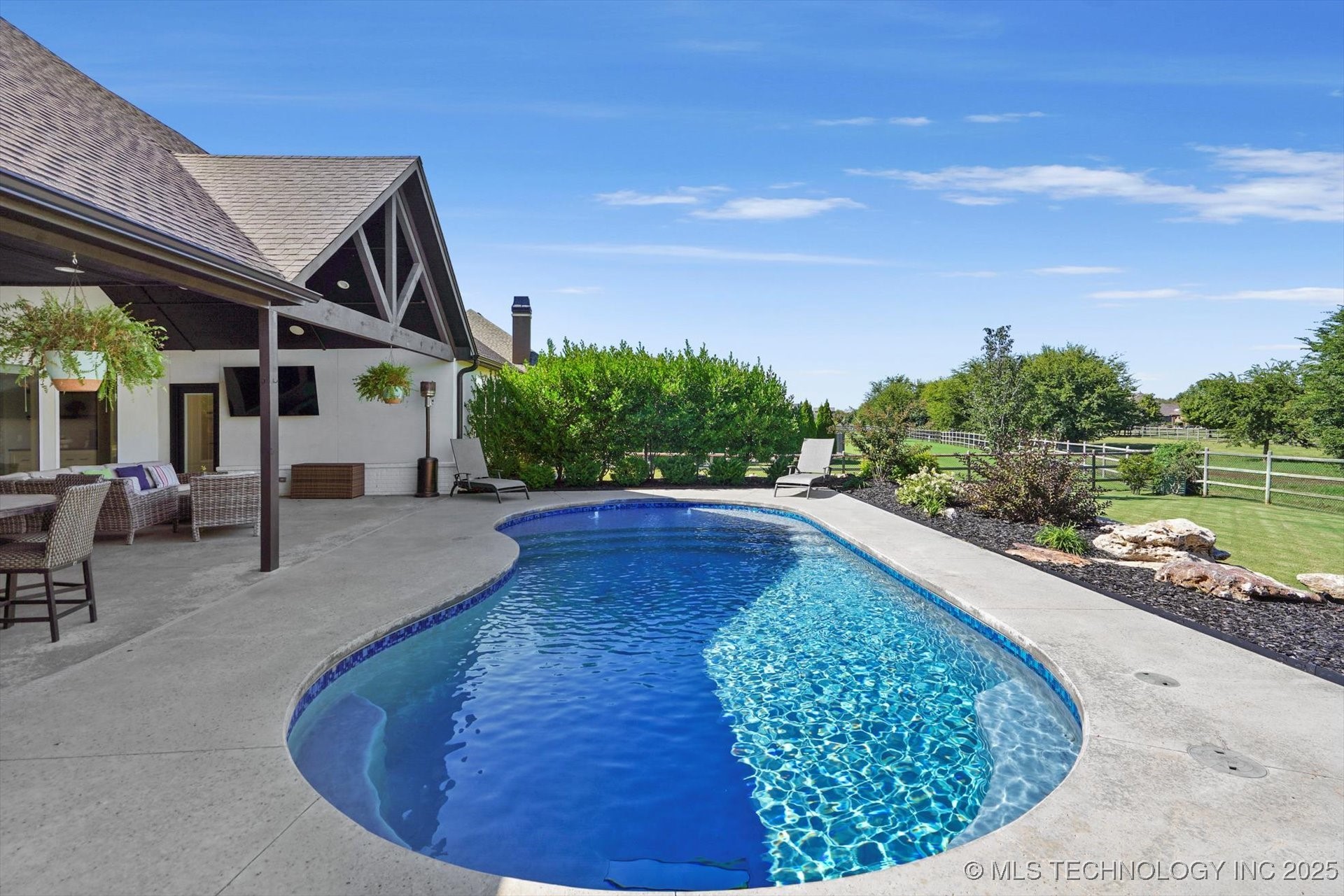 Owasso, Oklahoma, 74055, United States, 3 Bedrooms Bedrooms, ,4 BathroomsBathrooms,Residential,For Sale,1986225