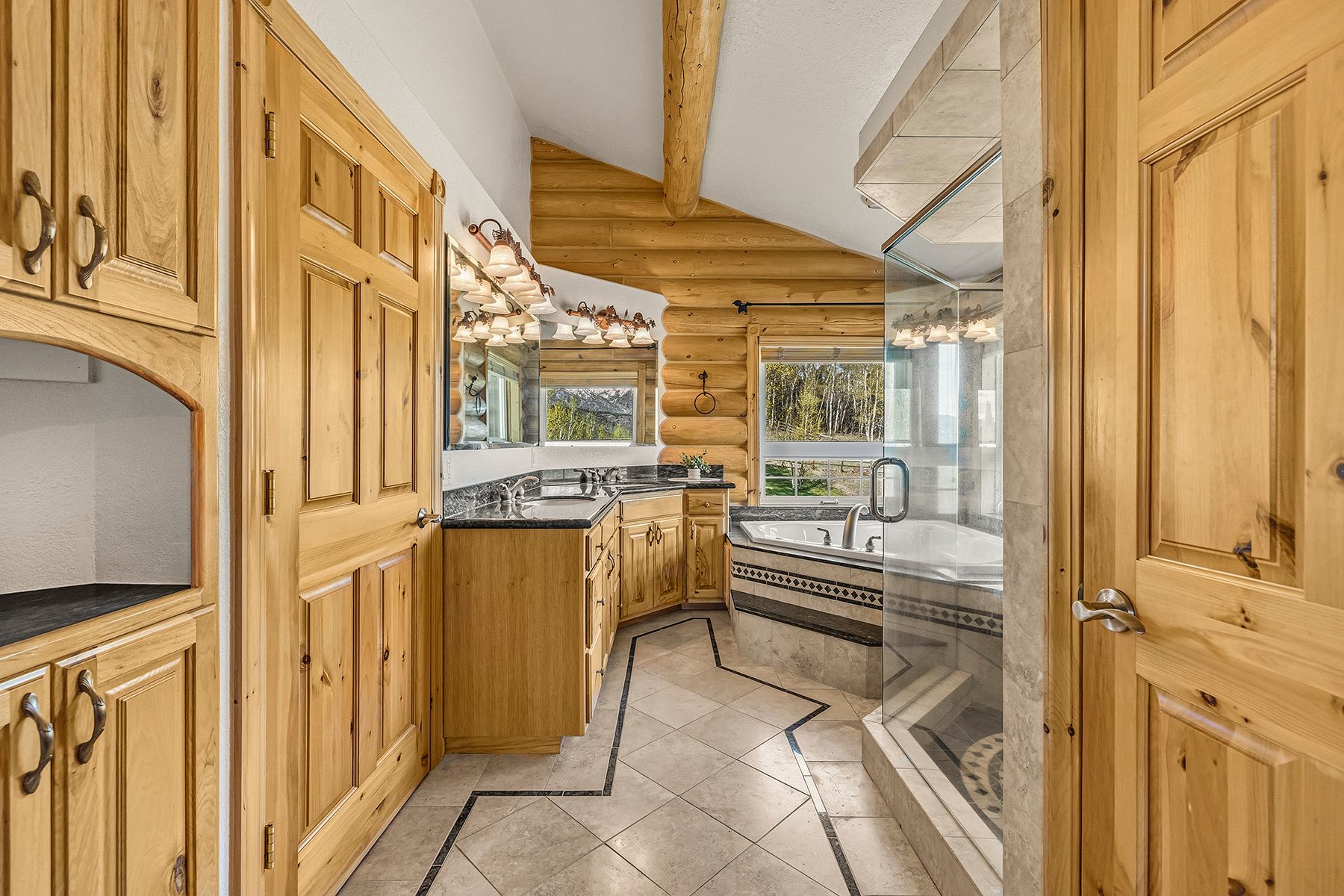  where  the mountains meet mccoy - 物件實景