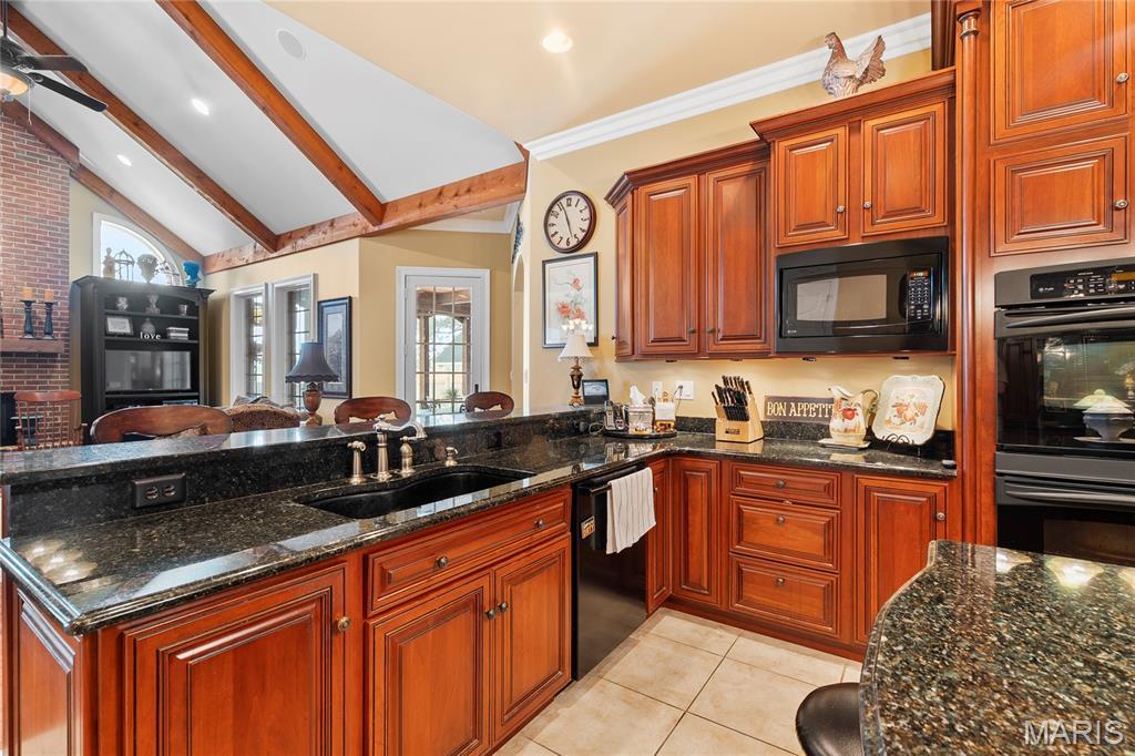 Charleston, Missouri, 63834, United States, 4 Bedrooms Bedrooms, ,6 BathroomsBathrooms,Residential,For Sale,1974839