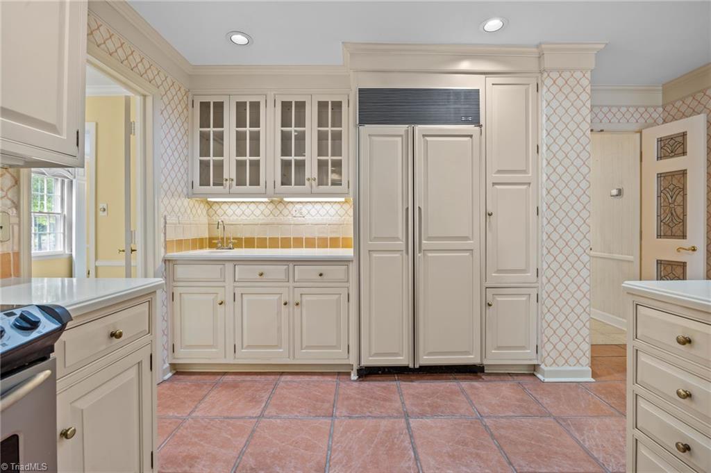 High Point, North Carolina, 27262, United States, 5 Bedrooms Bedrooms, ,4 BathroomsBathrooms,Residential,For Sale,1925566