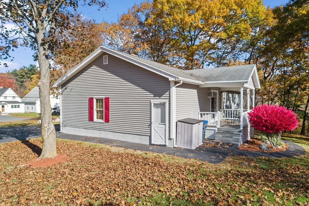 Methuen, Massachusetts, 01844, United States, 3 Bedrooms Bedrooms, ,1 BathroomBathrooms,Residential,For Sale,1981024