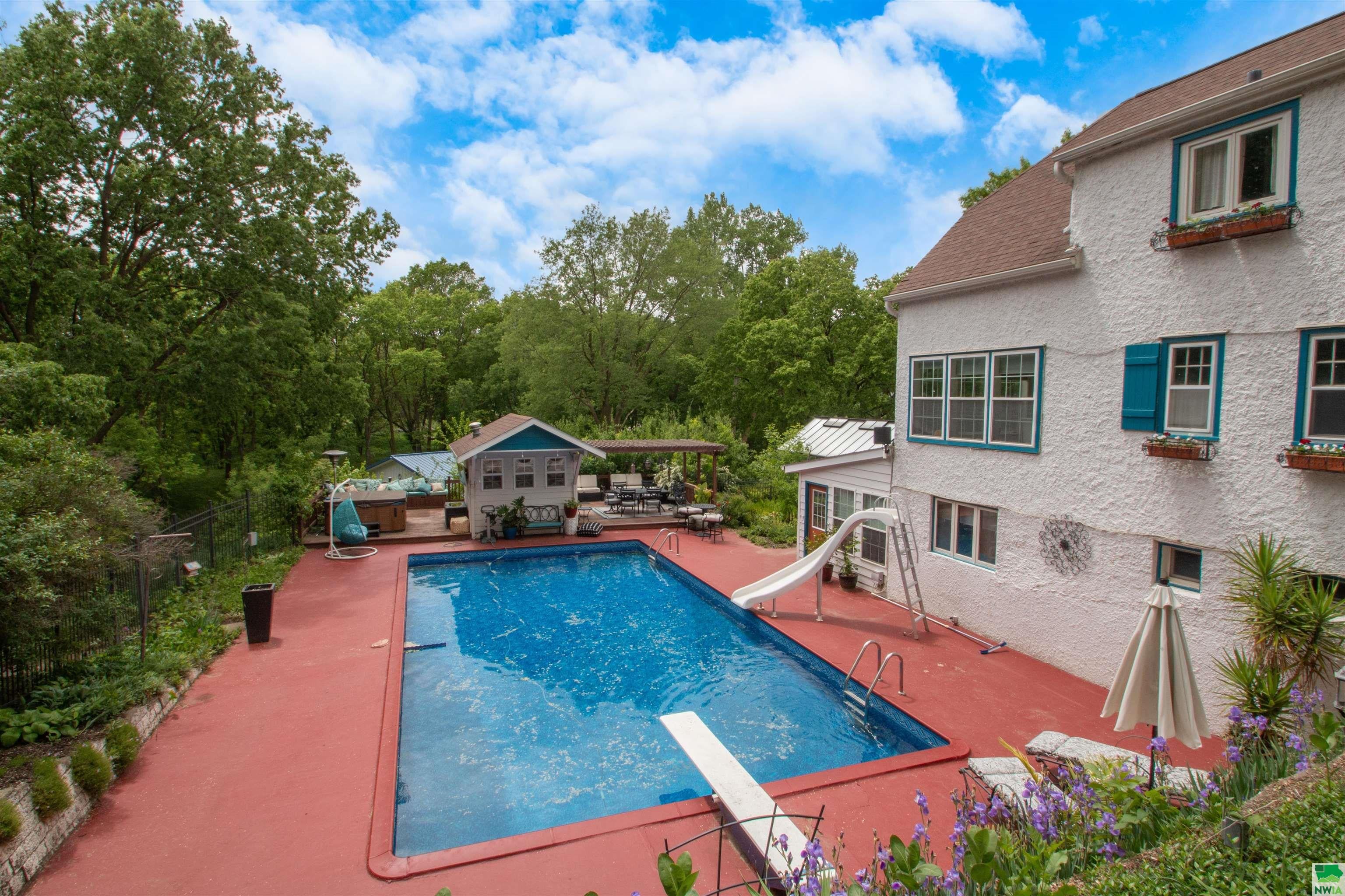 Sioux City, Iowa, 51103, United States, 5 Bedrooms Bedrooms, ,3 BathroomsBathrooms,Residential,For Sale,1824079