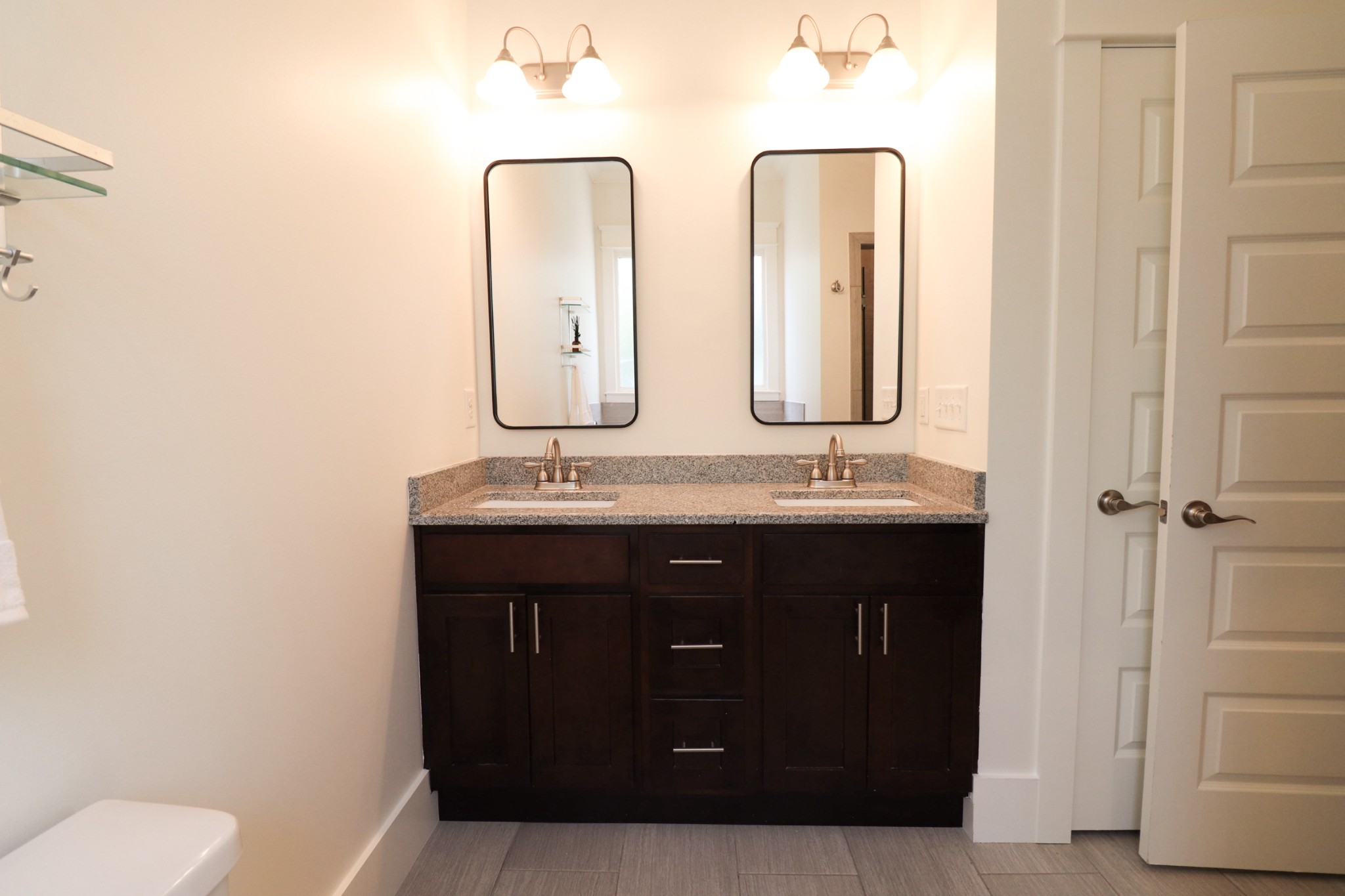Nashville, Tennessee, 37209, United States, 3 Bedrooms Bedrooms, ,3 BathroomsBathrooms,Residential,For Sale,1837911