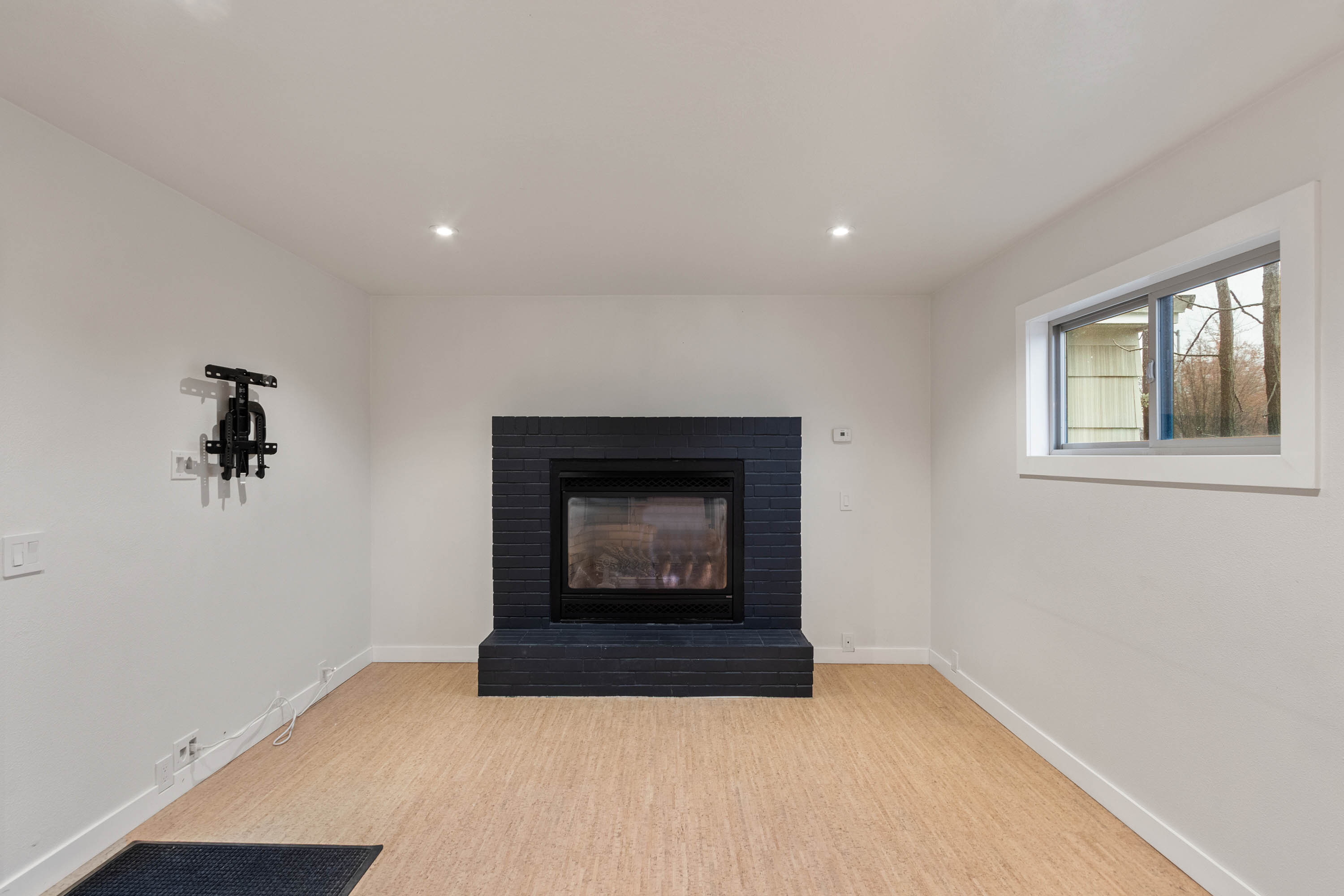 Sandpoint, Idaho, 83864, United States, 3 Bedrooms Bedrooms, ,2 BathroomsBathrooms,Residential,For Sale,2005547