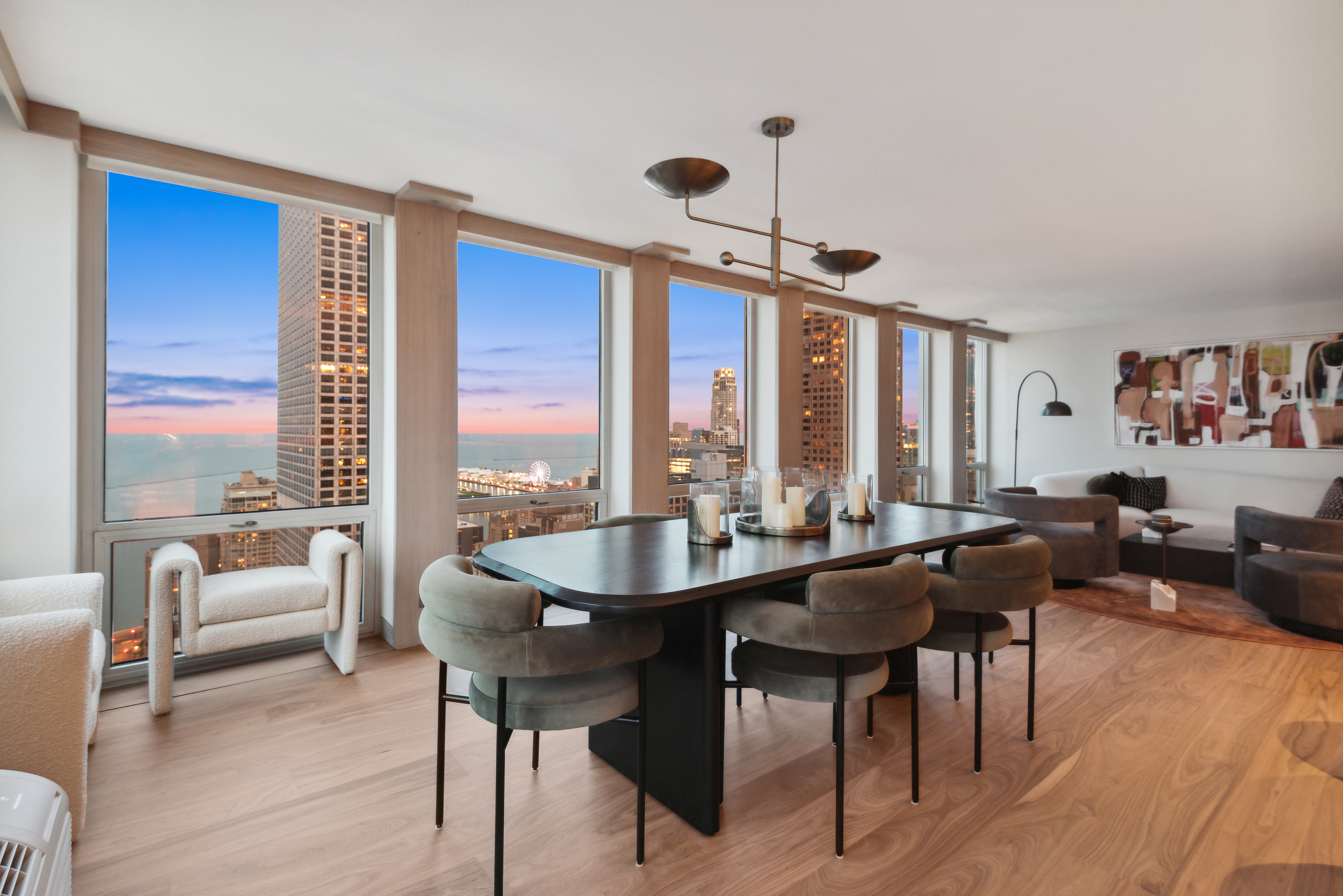  Absolutely Stunning, Penthouse Level Furnished Condo - 物件實景