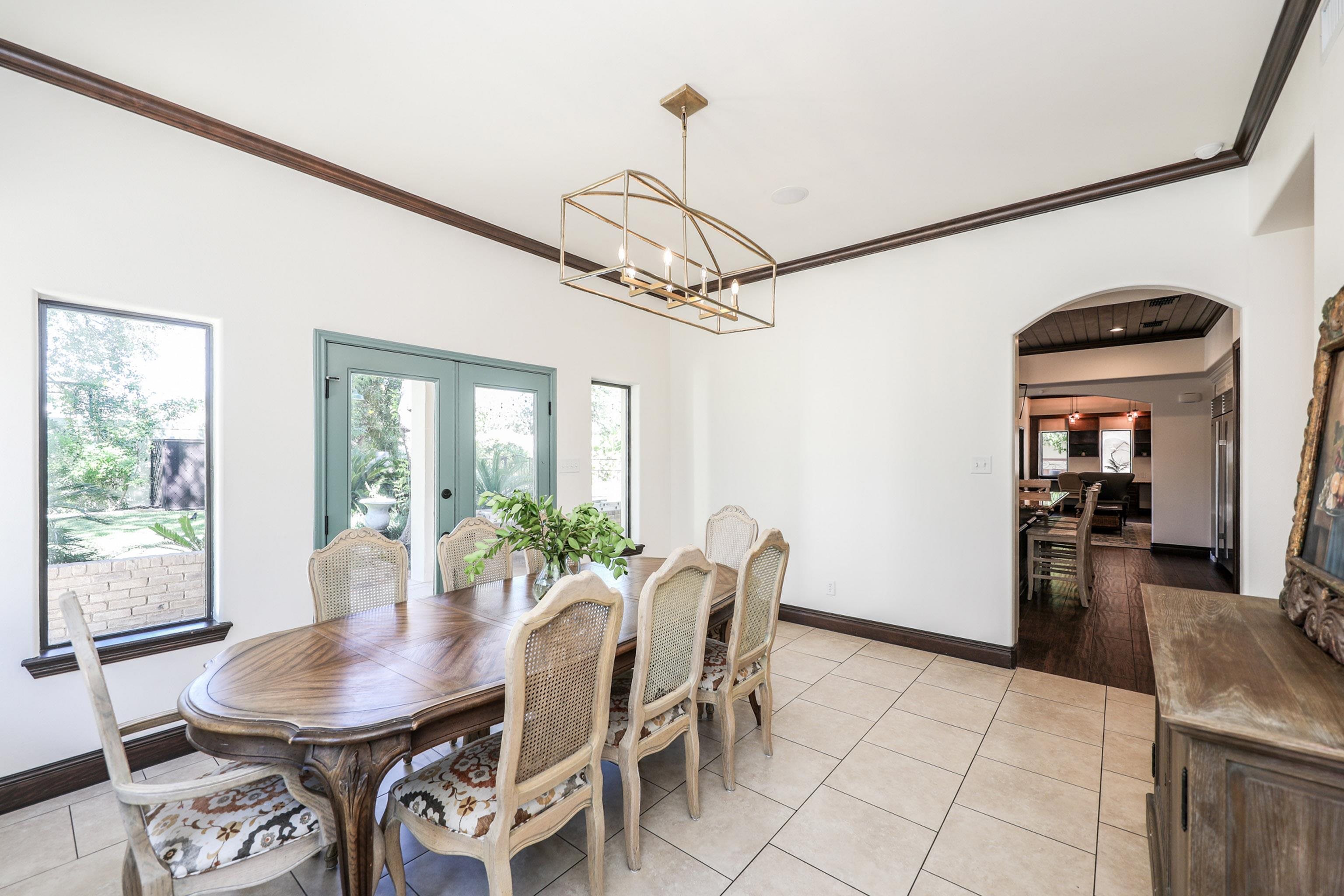 Laredo, Texas, 78041, United States, 4 Bedrooms Bedrooms, ,5 BathroomsBathrooms,Residential,For Sale,1989337