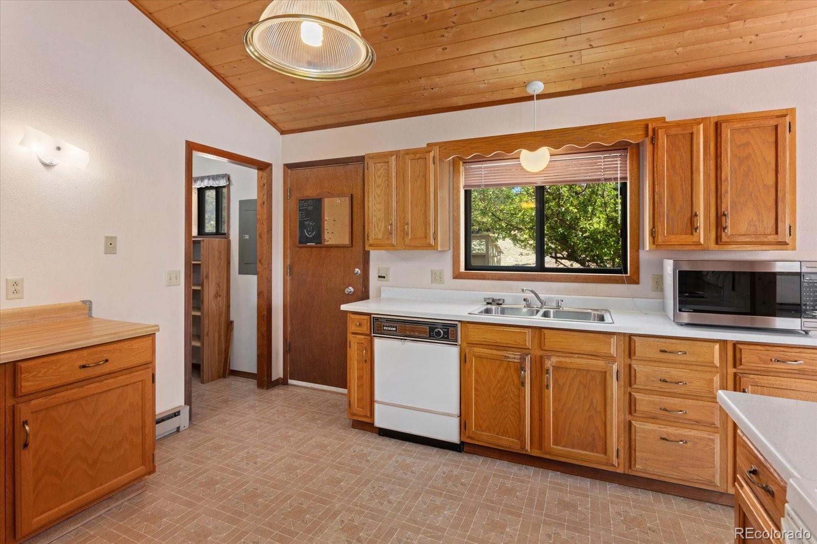 Salida, Colorado, 81201, United States, 3 Bedrooms Bedrooms, ,1 BathroomBathrooms,Residential,For Sale,2043390
