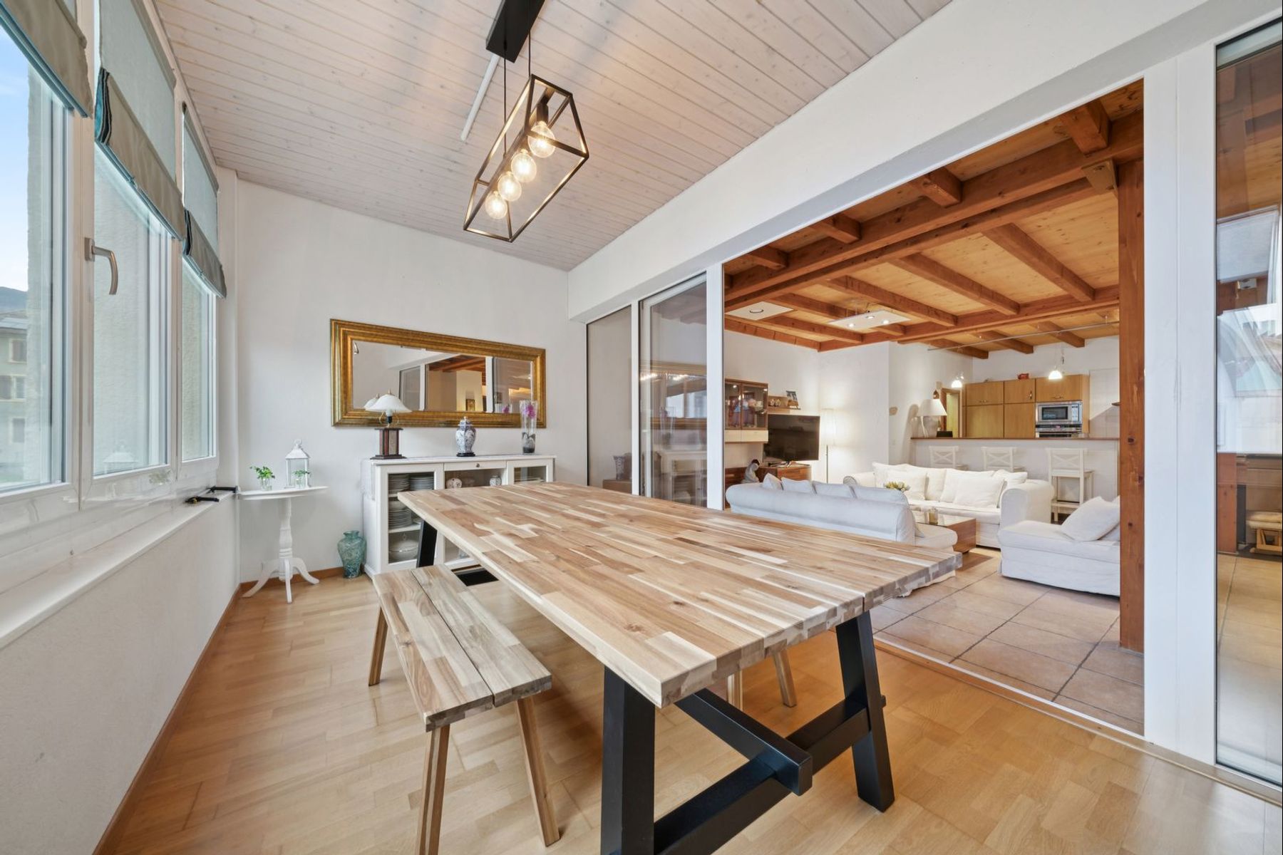  Spacious 4.5-room apartment with loggia in Champagne - 物件實景