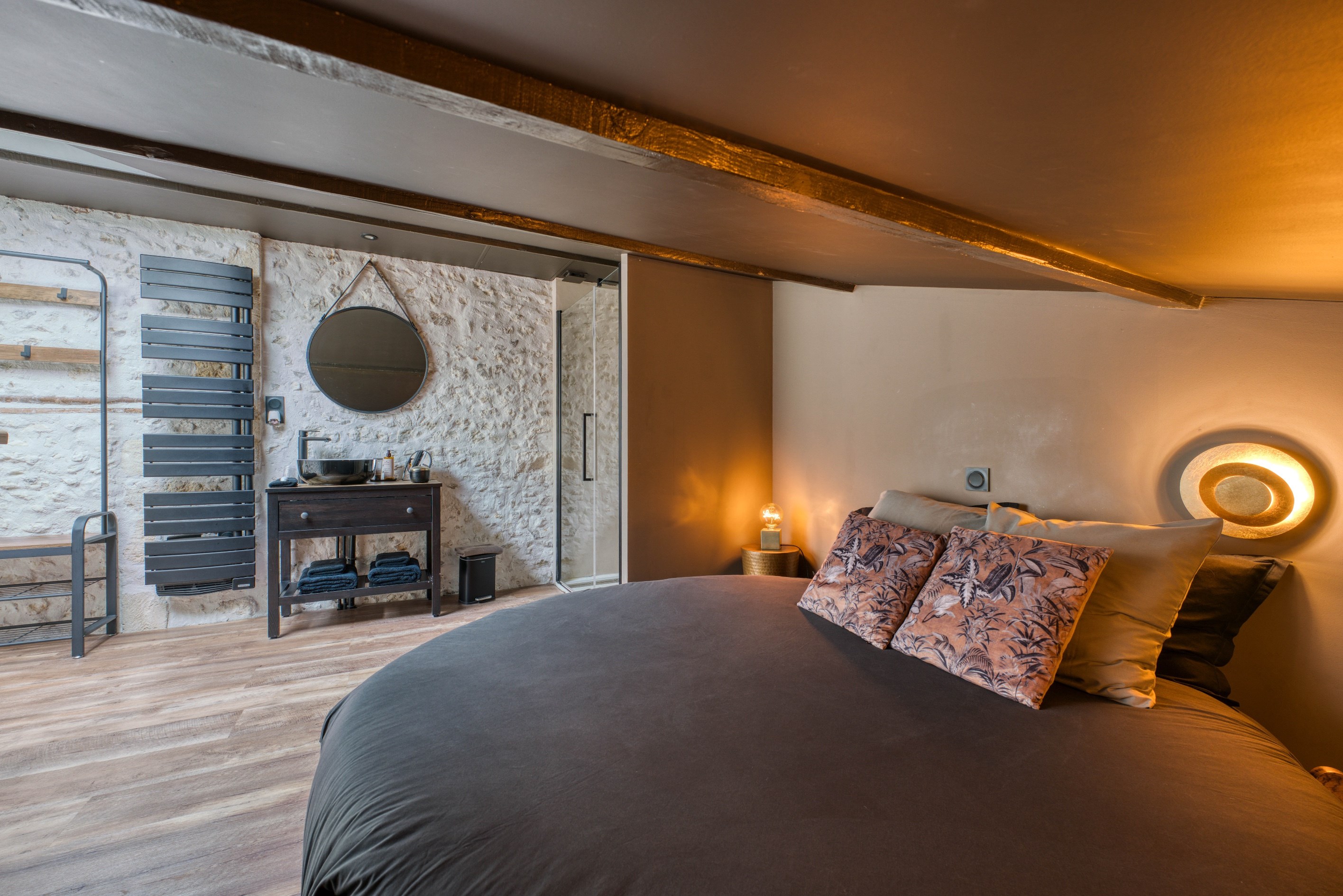  RENOVATED CHARMING CHARENTAISE WITH GUEST HOUSE IN MÉDIS - 物件實景
