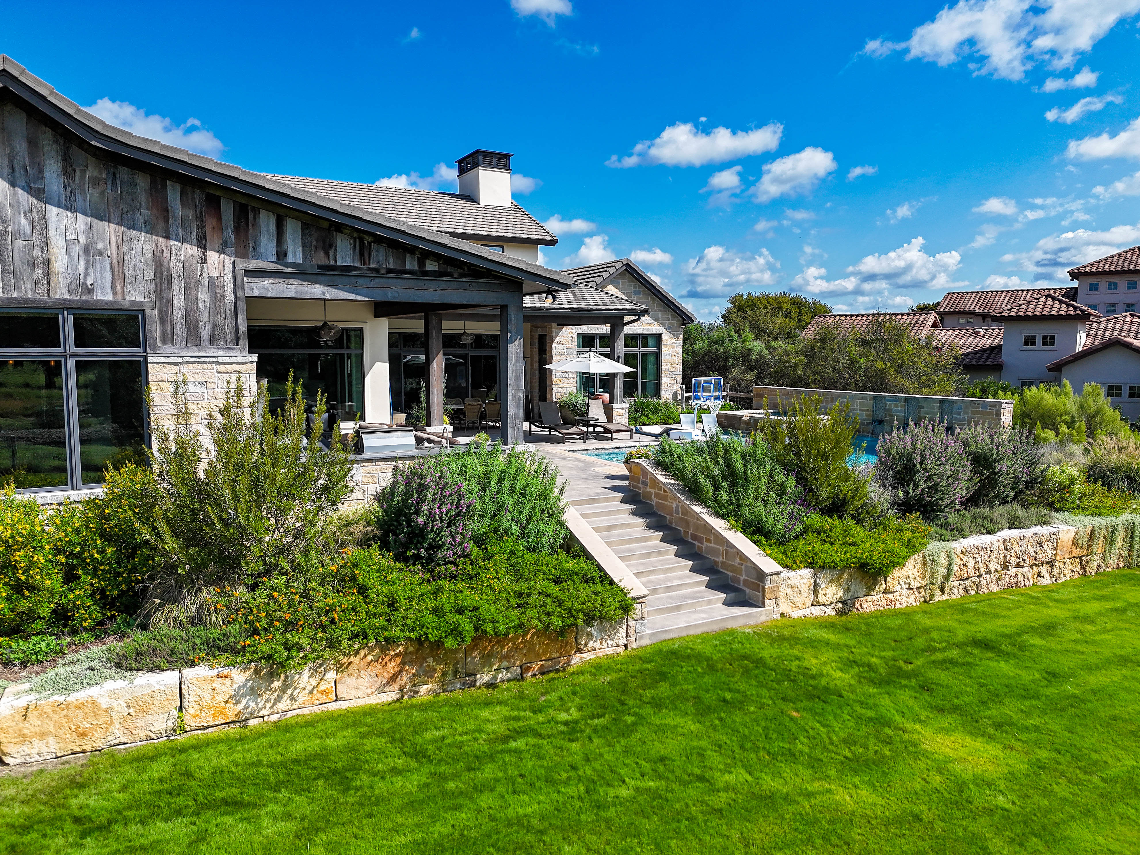  Refined Hill Country LIving - 物件實景