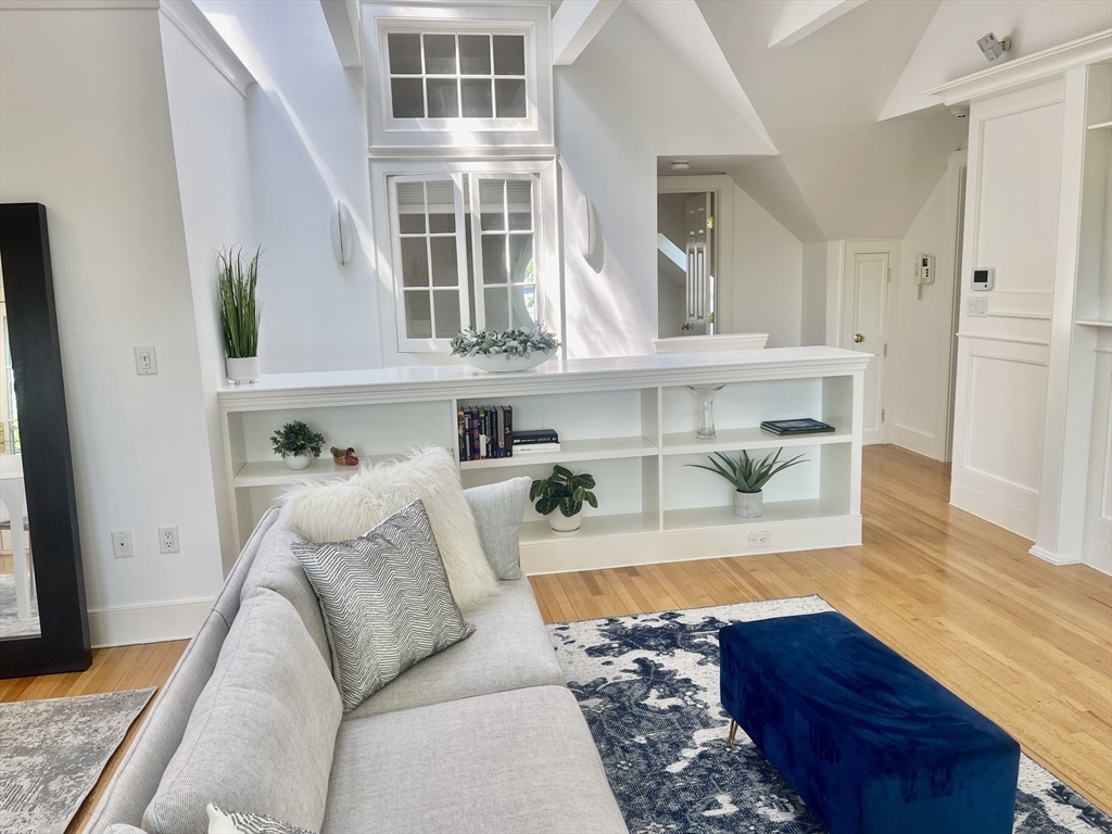 Newton, Massachusetts, 02459, United States, 2 Bedrooms Bedrooms, ,2 BathroomsBathrooms,Residential,For Sale,1817599