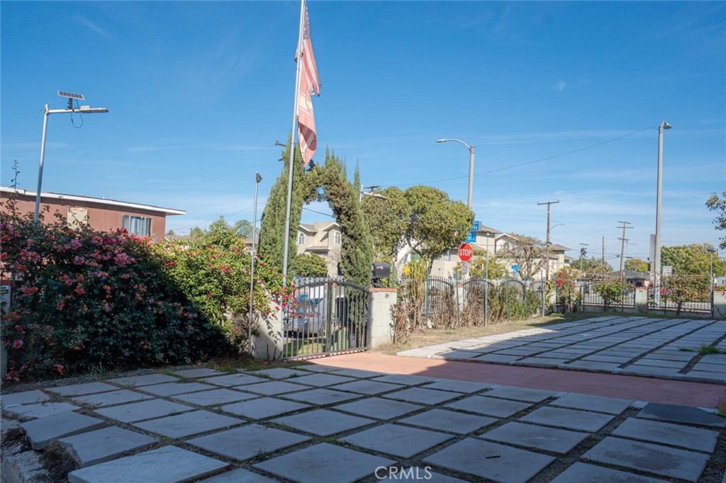 Los Angeles, California, 90061, United States, ,Residential,For Sale,1855356