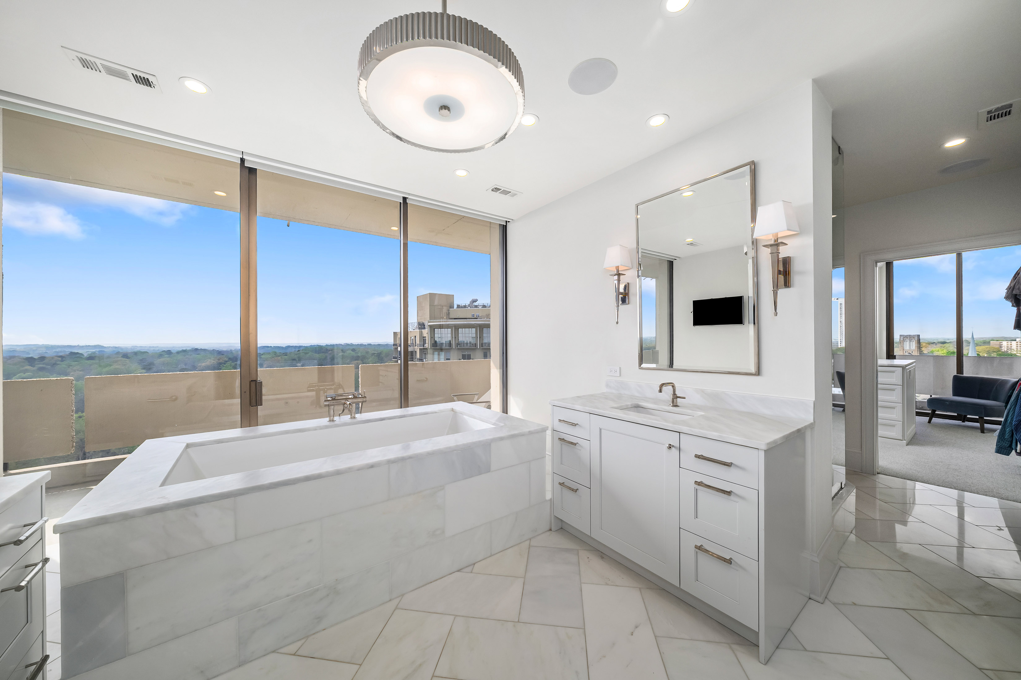  Fully Renovated Residence with Stunning Skyline Views - 物件實景