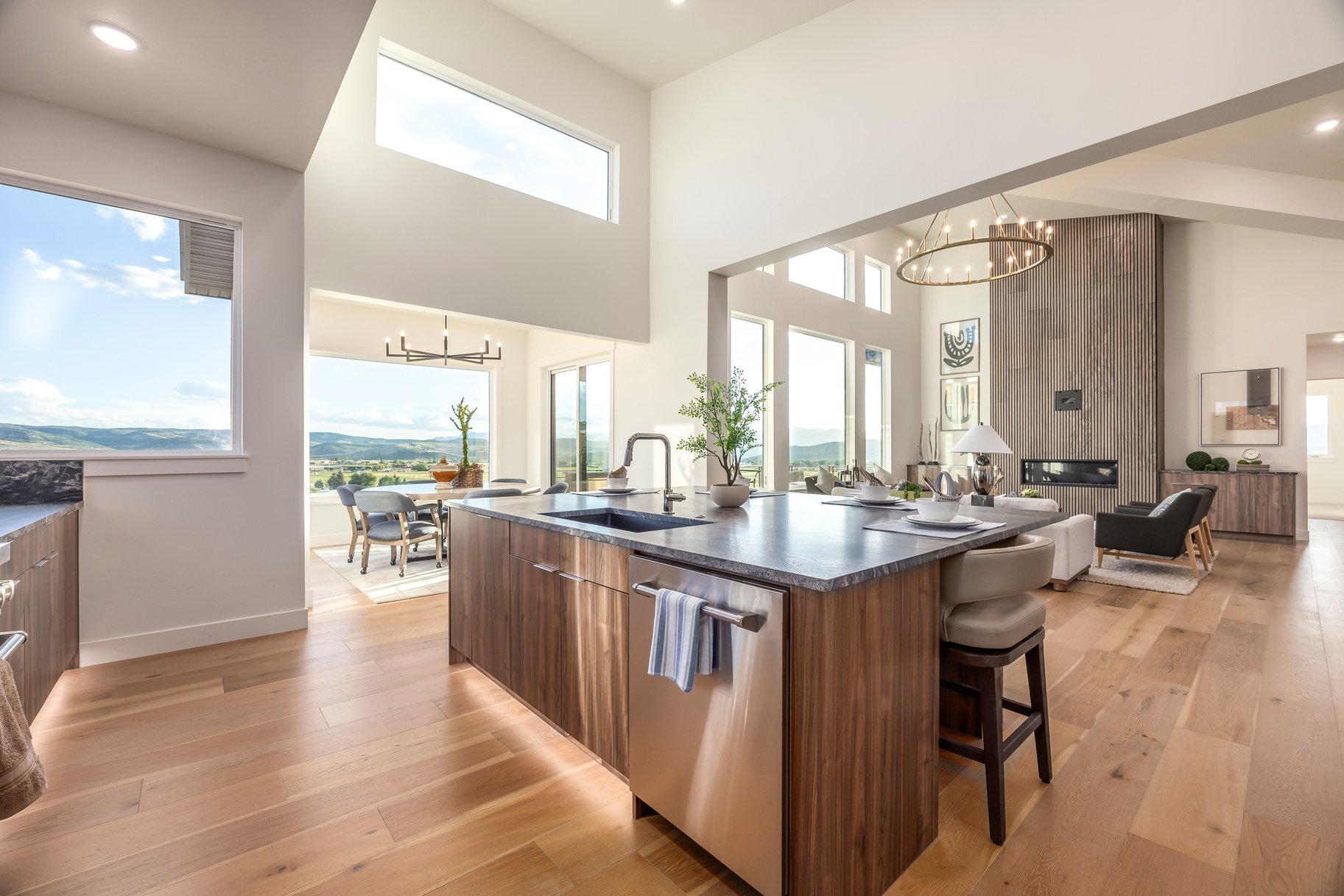  New Build Mountain Modern Home with Expansive Views - 物件實景