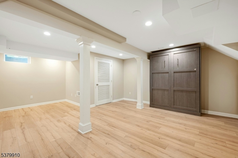 Mendham Boro, New Jersey, 07945, United States, 2 Bedrooms Bedrooms, ,3 BathroomsBathrooms,Residential,For Sale,1926186