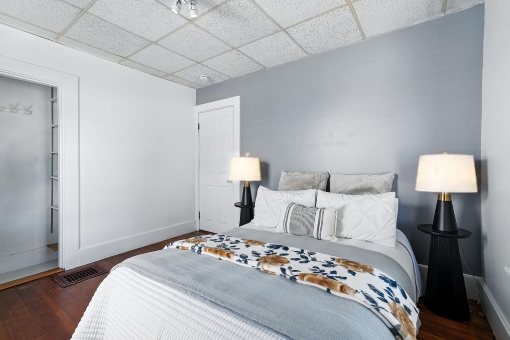 Lynn, Massachusetts, 01902, United States, 5 Bedrooms Bedrooms, ,3 BathroomsBathrooms,Residential,For Sale,1937359