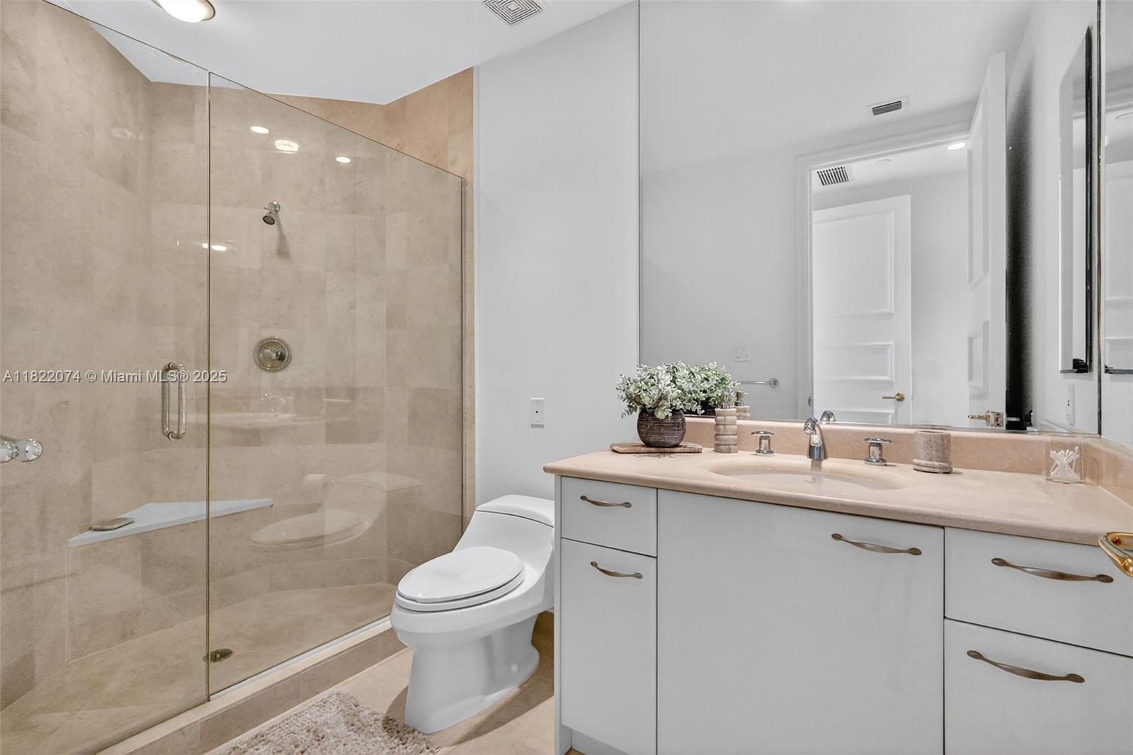 Aventura, Florida, 33180, United States, 4 Bedrooms Bedrooms, ,7 BathroomsBathrooms,Residential,For Sale,1890207