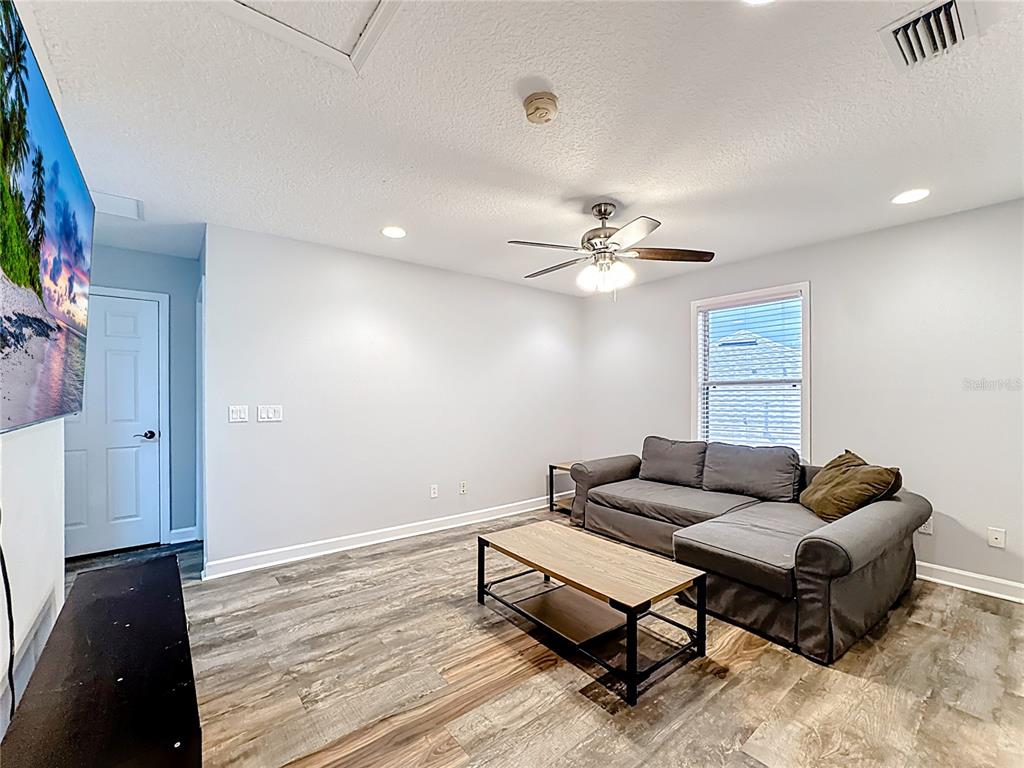 Oviedo, Florida, 32765, United States, 5 Bedrooms Bedrooms, ,3 BathroomsBathrooms,Residential,For Sale,1903894