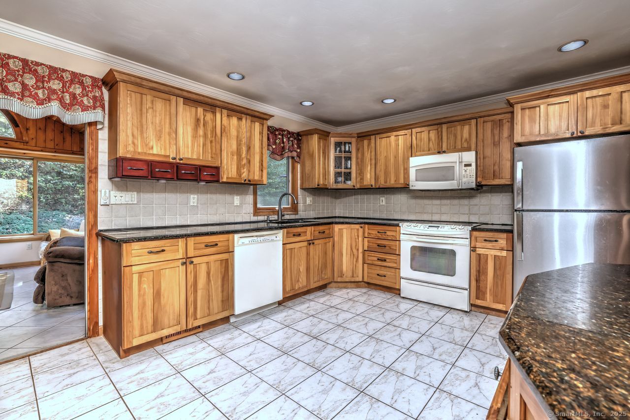 Woodbridge, Connecticut, 06525, United States, 3 Bedrooms Bedrooms, ,2 BathroomsBathrooms,Residential,For Sale,1989444