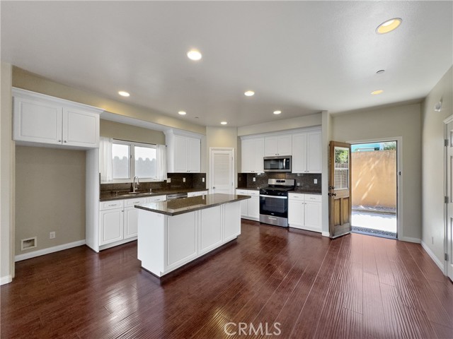 San Clemente, California, 92672, United States, 5 Bedrooms Bedrooms, ,7 BathroomsBathrooms,Residential,For Sale,1845987