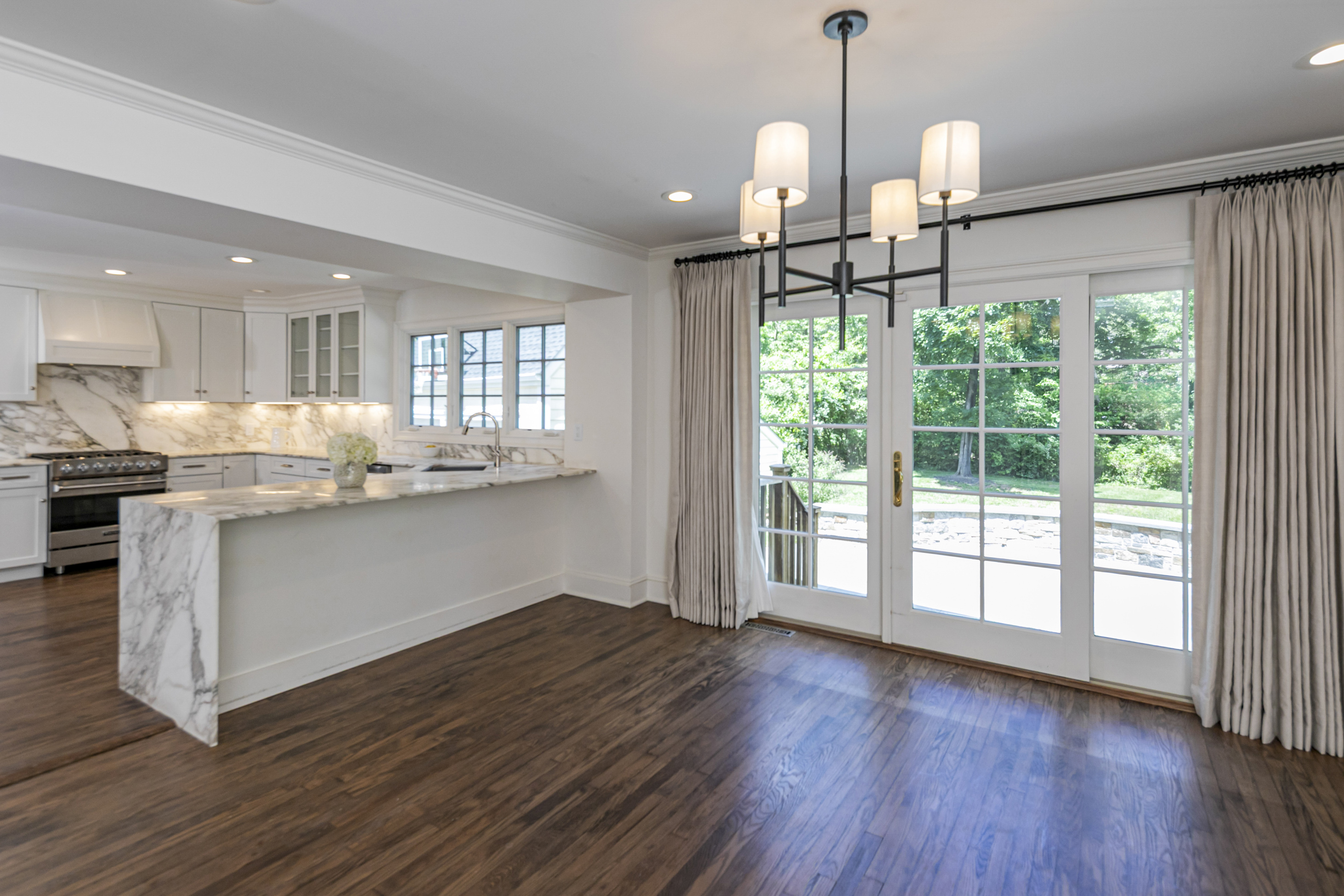  A Thoughtfully Reimagined Littlebrook Colonial - 物件實景